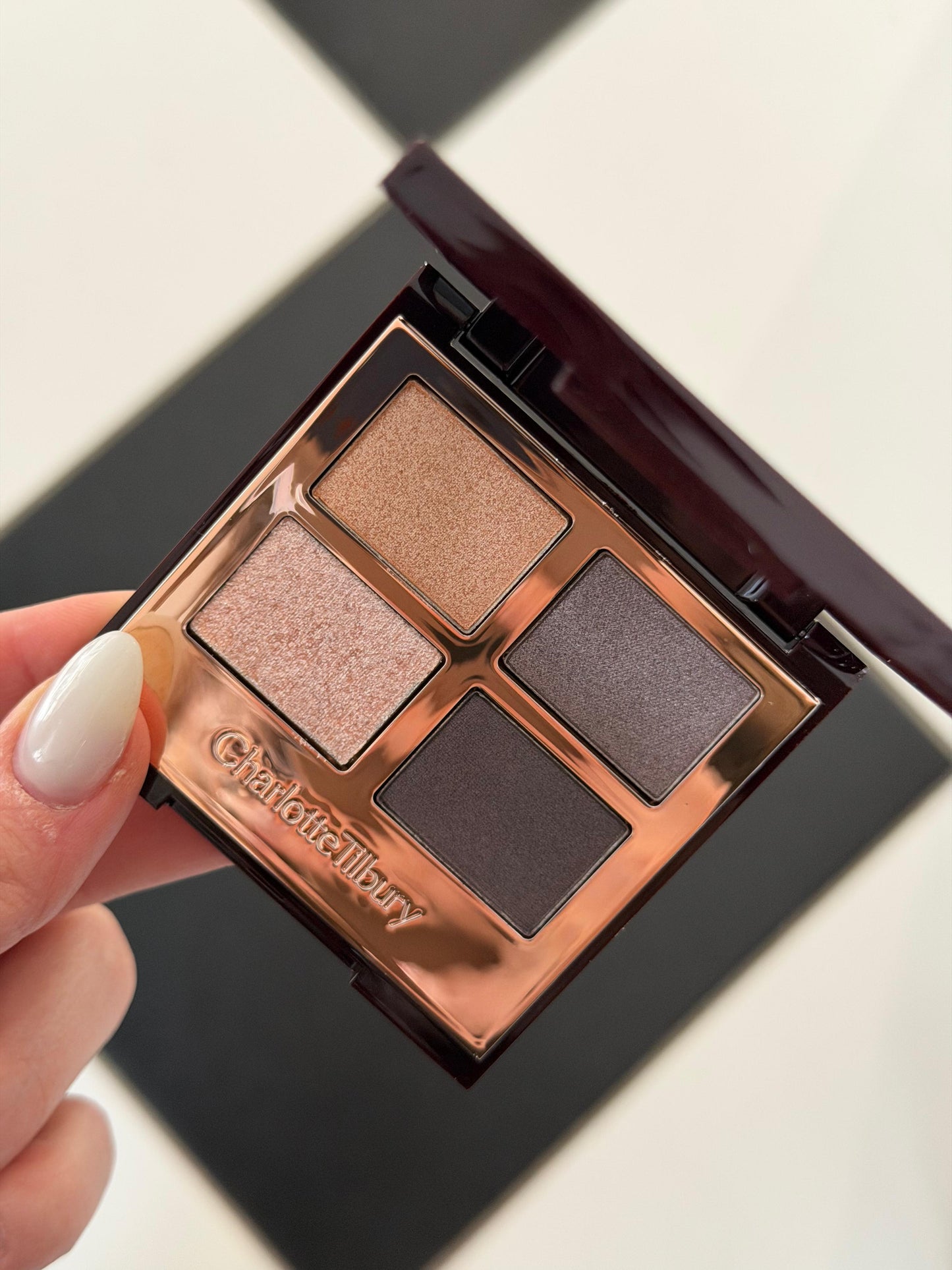 CHARLOTTE TILBURY Luxury Palette - 
The Uptown Girl