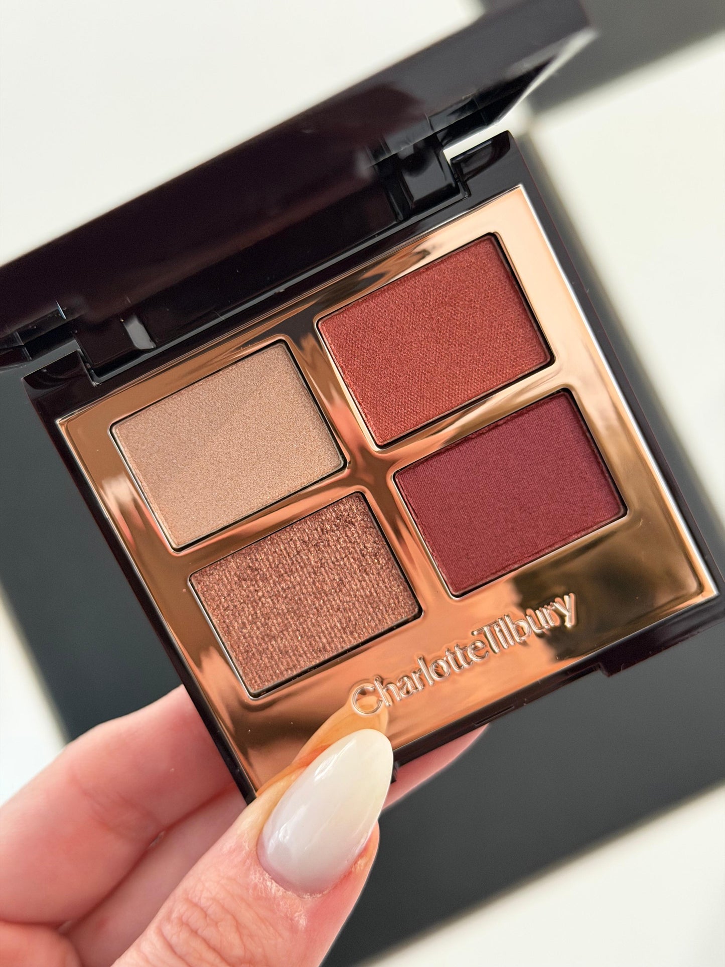 CHARLOTTE TILBURY Luxury Palette - 
Walk Of No Shame
