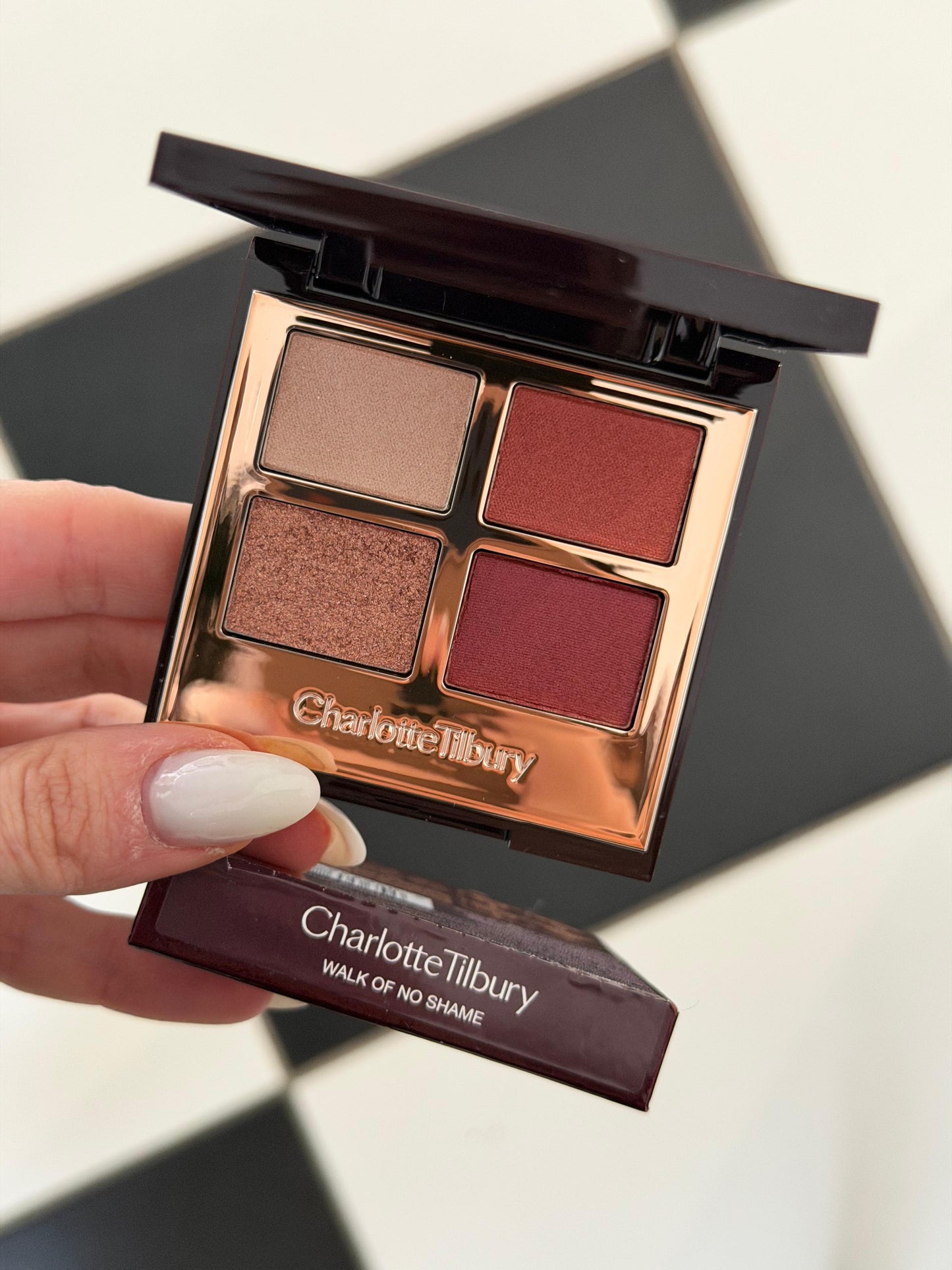 CHARLOTTE TILBURY Luxury Palette - 
Walk Of No Shame