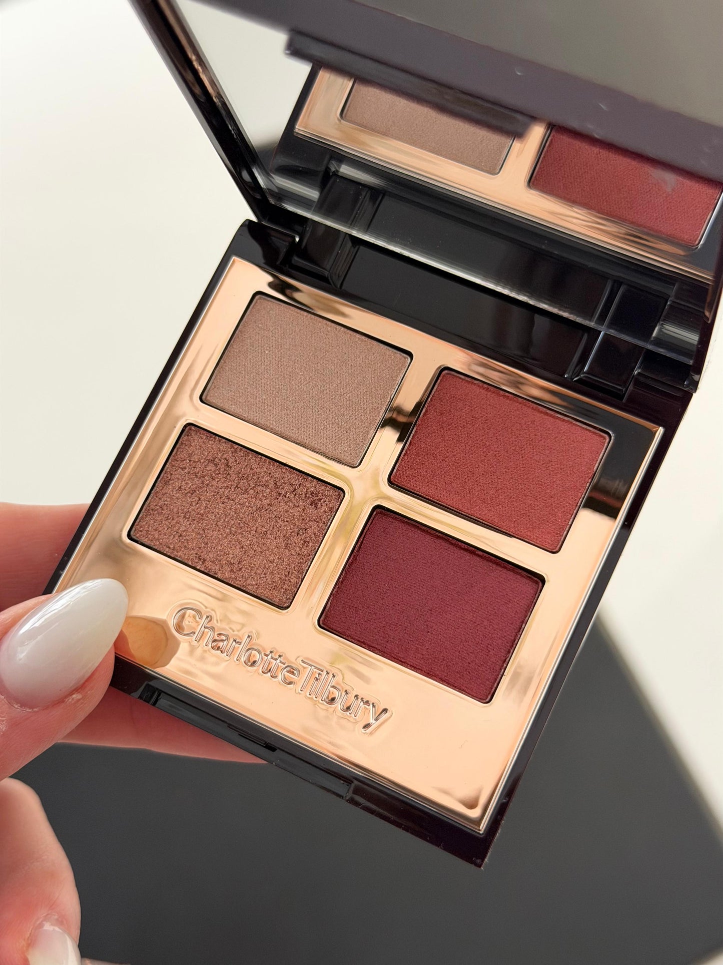 CHARLOTTE TILBURY Luxury Palette - 
Walk Of No Shame