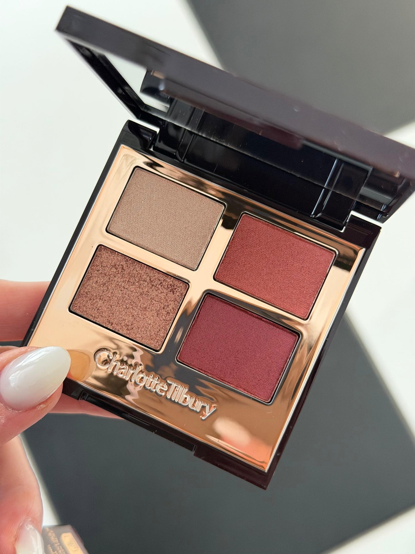 CHARLOTTE TILBURY Luxury Palette - 
Walk Of No Shame