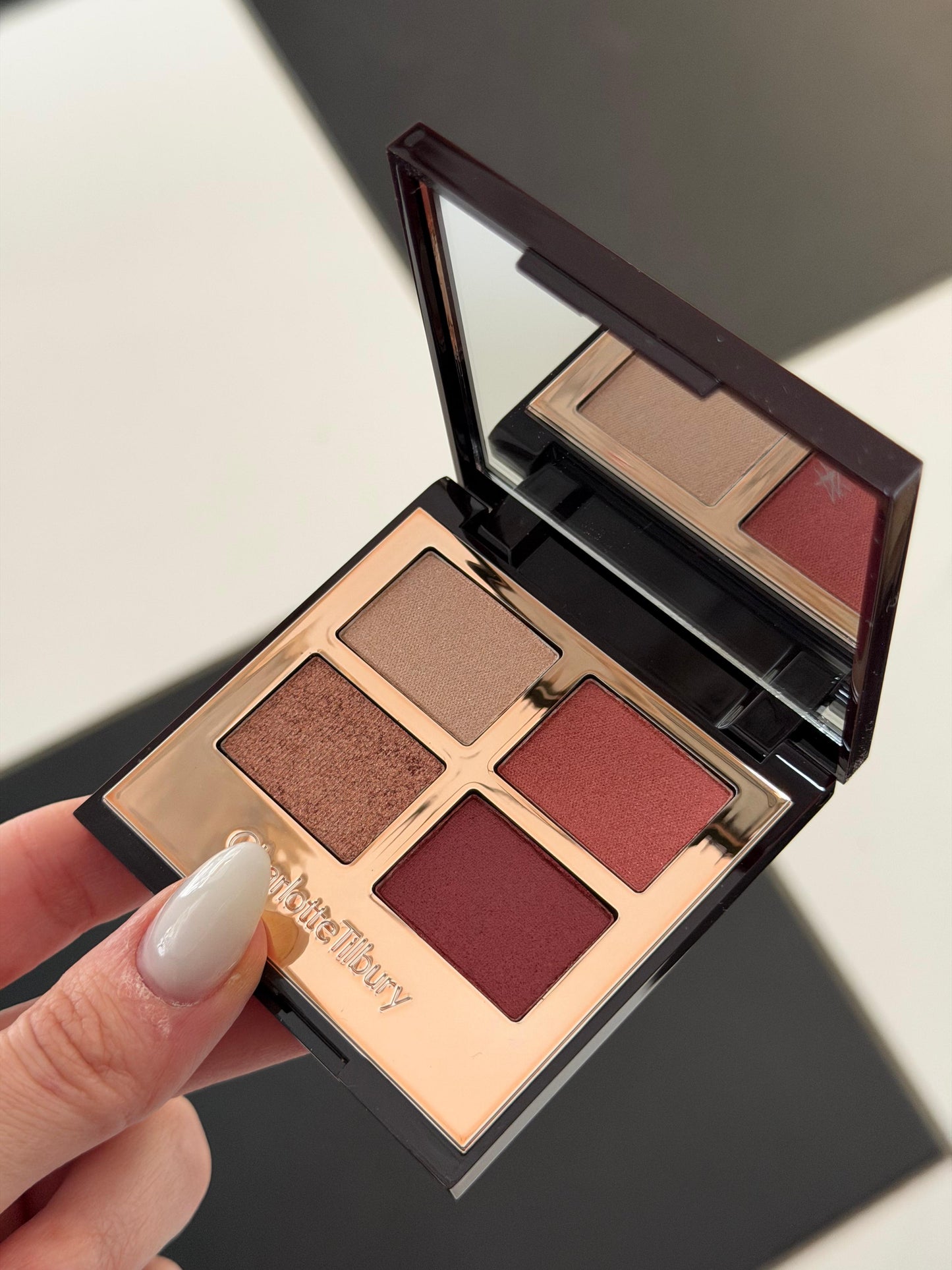 CHARLOTTE TILBURY Luxury Palette - 
Walk Of No Shame