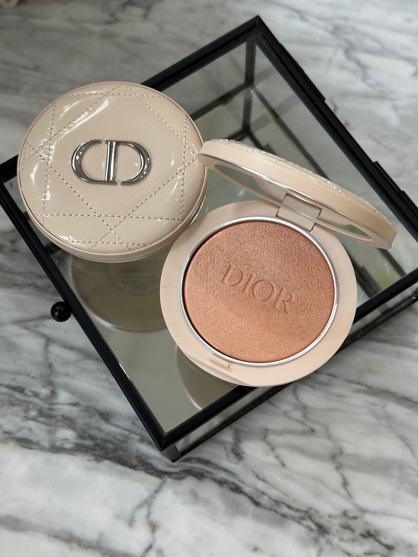 DIOR Forever Couture Luminizer
Longwear Highlighter - 95%* Natural-Origin Pigments