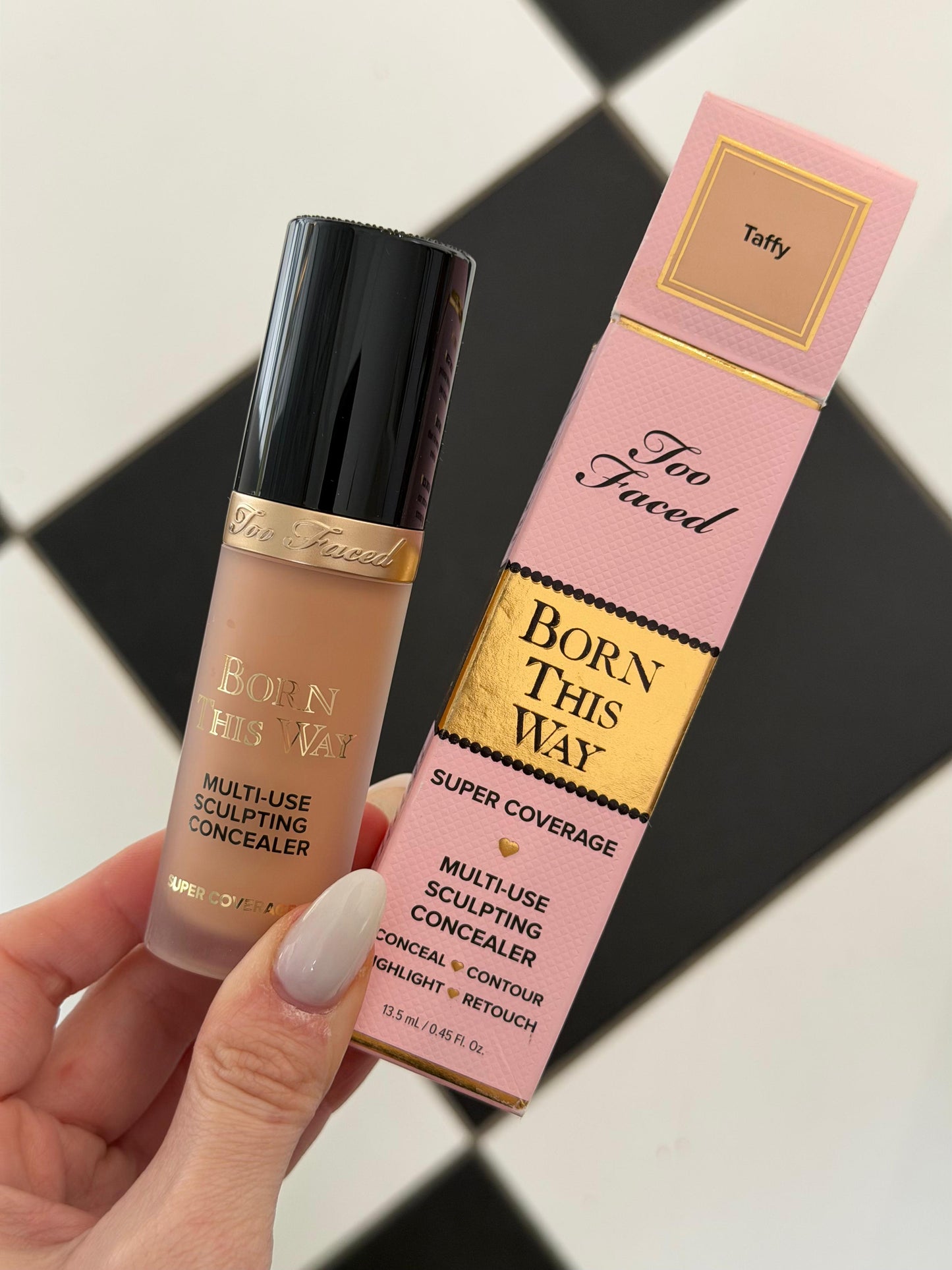TOO FACED Born This Way Super Coverage Multi-Use Concealer - Taffy
Flawless, Hydrating, Longwearing