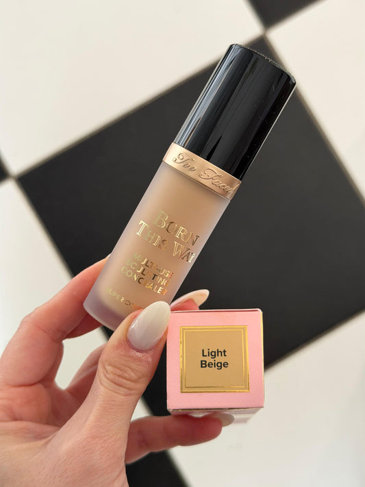 TOO FACED Born This Way Super Coverage Multi-Use Concealer - Light Beige
Flawless, Hydrating, Longwearing