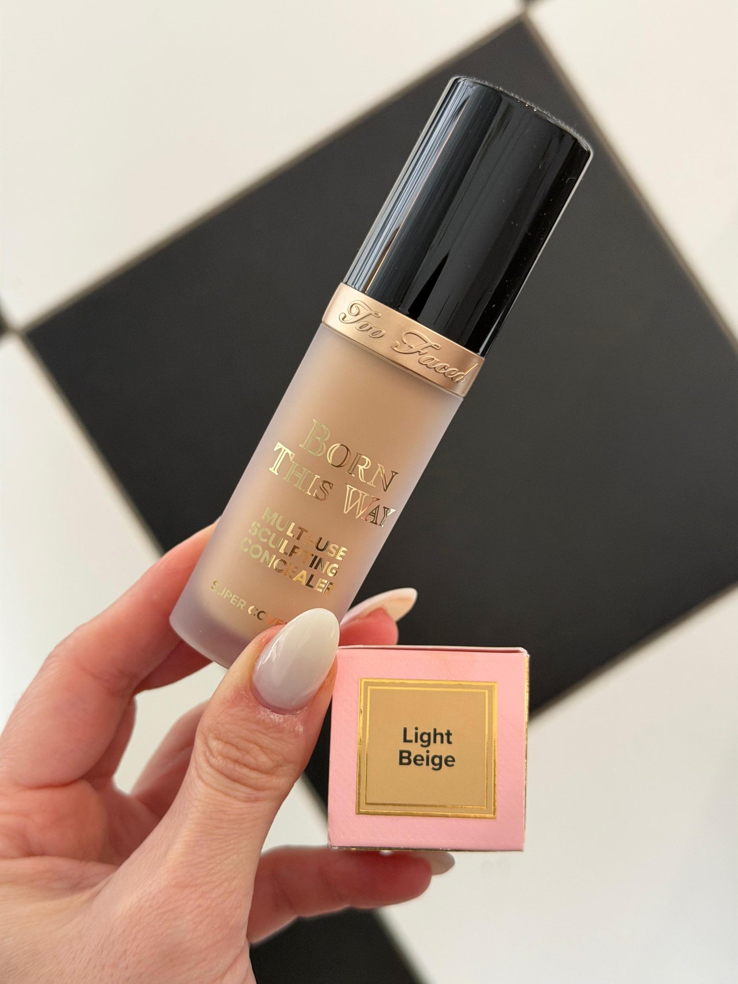 TOO FACED Born This Way Super Coverage Multi-Use Concealer - Light Beige
Flawless, Hydrating, Longwearing