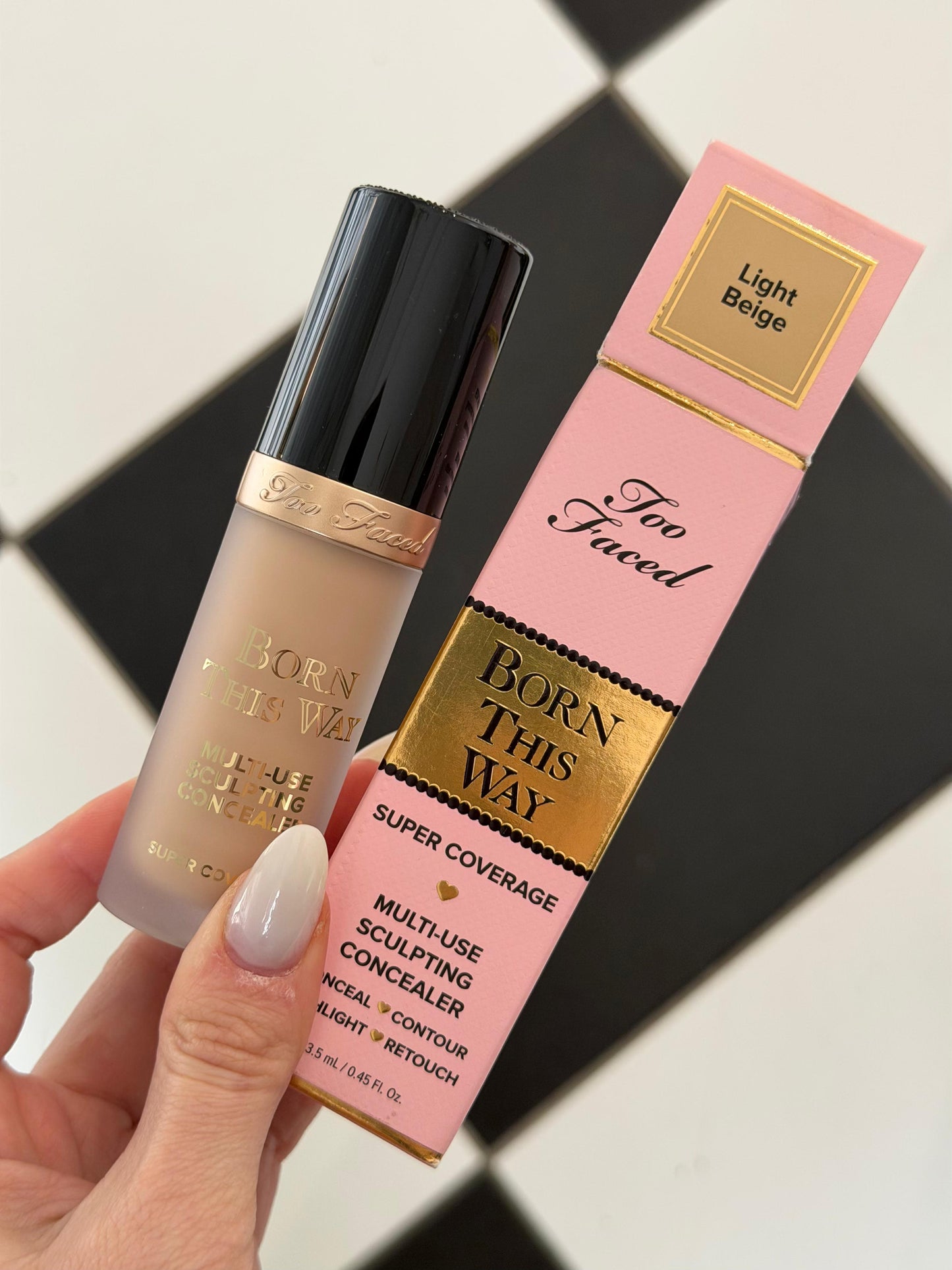 TOO FACED Born This Way Super Coverage Multi-Use Concealer - Light Beige
Flawless, Hydrating, Longwearing