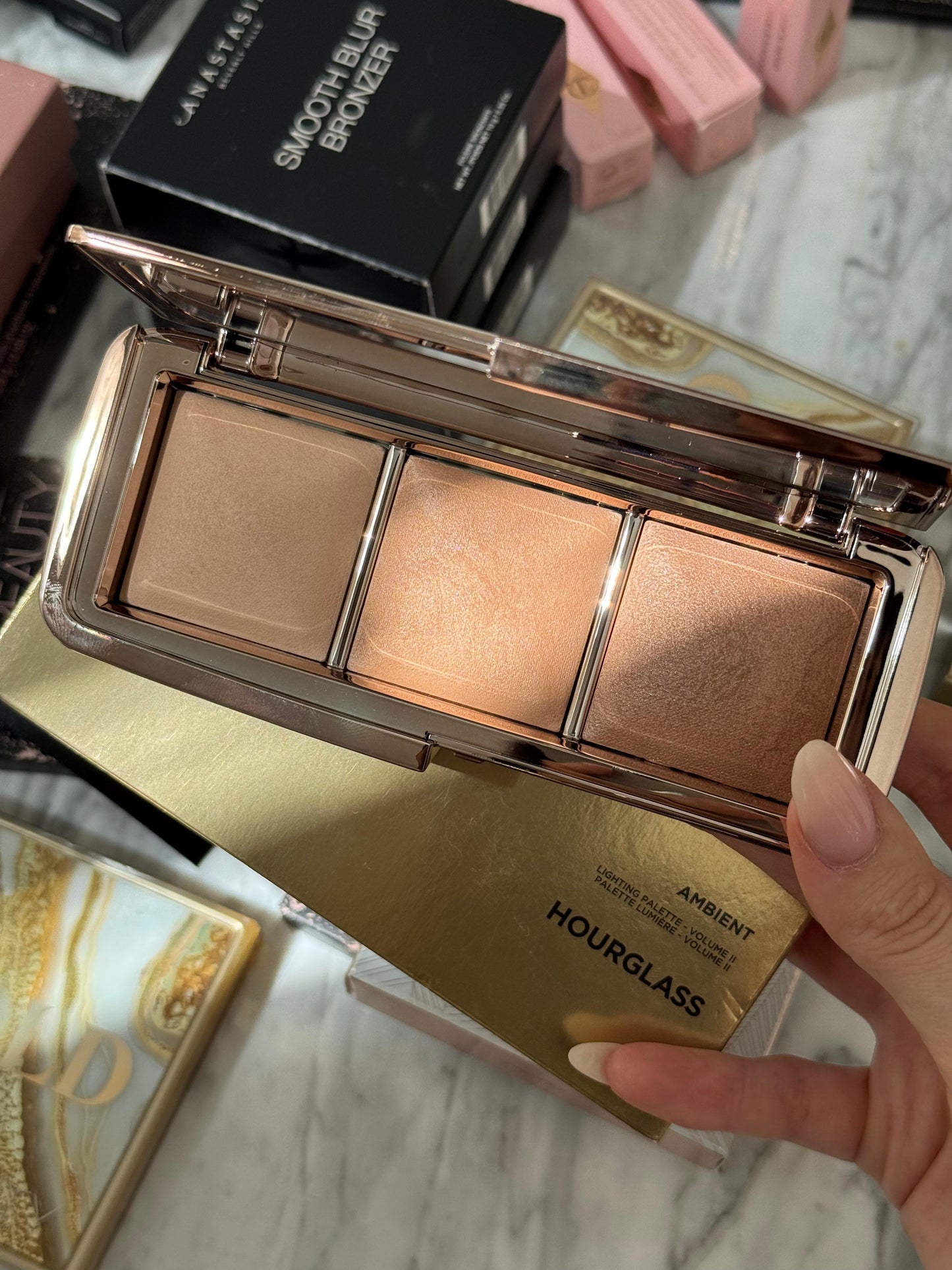 HOURGLASS Ambient Lighting Palette - Volume II