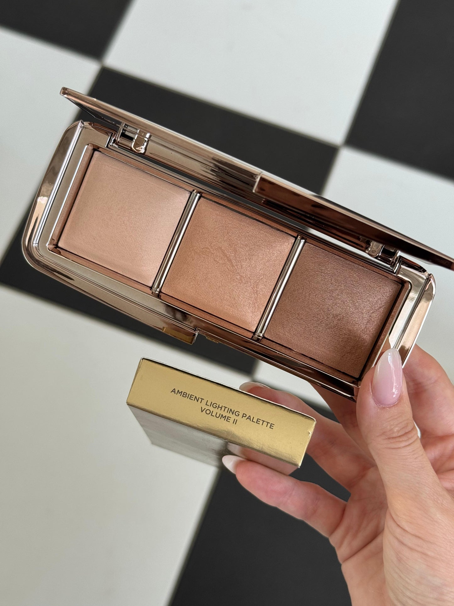 HOURGLASS Ambient Lighting Palette - Volume II