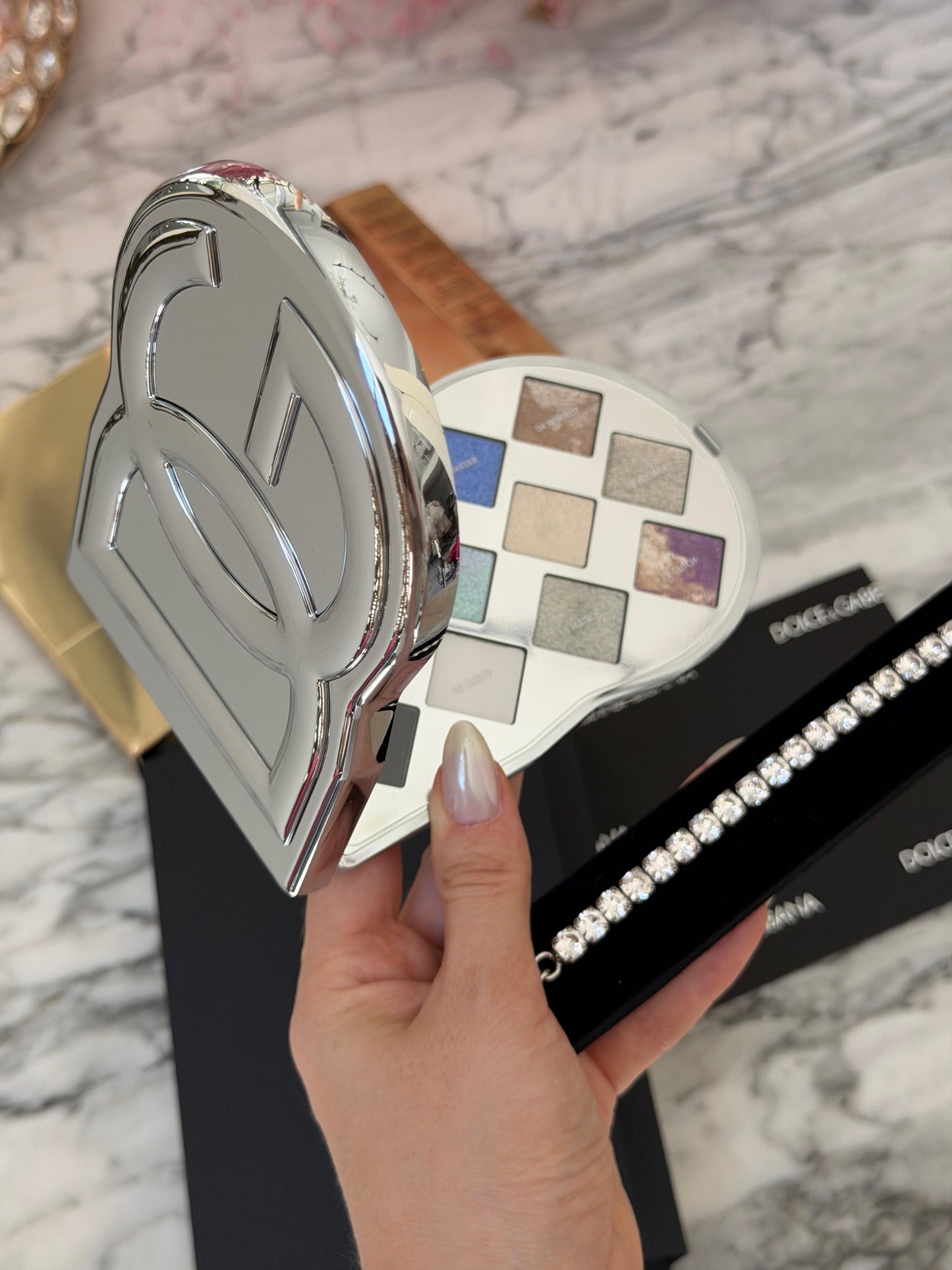 DOLCE&GABBANA Eye Dare You! Beyond
Multi-Finish Eyeshadow & Highlighter Palette