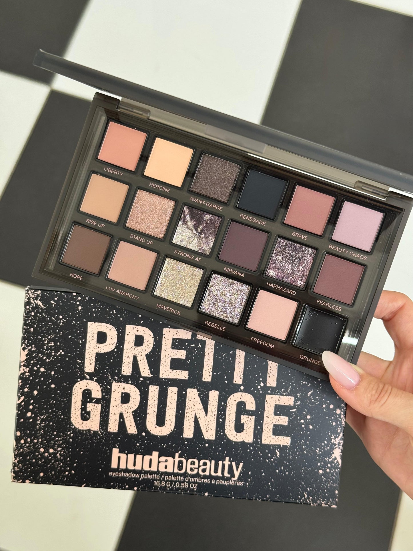 HUDA BEAUTY Pretty Grunge Eyeshadow Palette