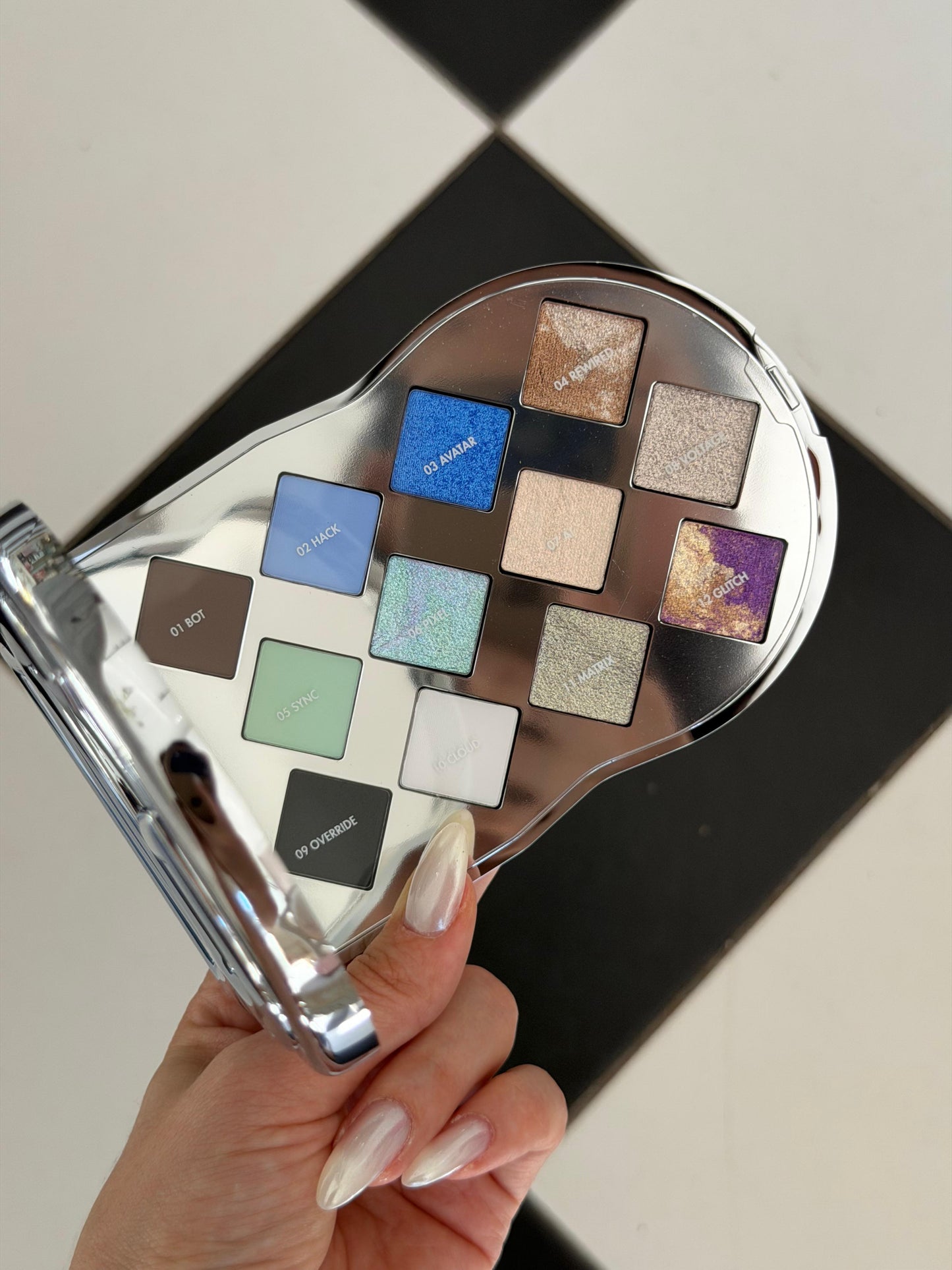 DOLCE&GABBANA Eye Dare You! Beyond
Multi-Finish Eyeshadow & Highlighter Palette