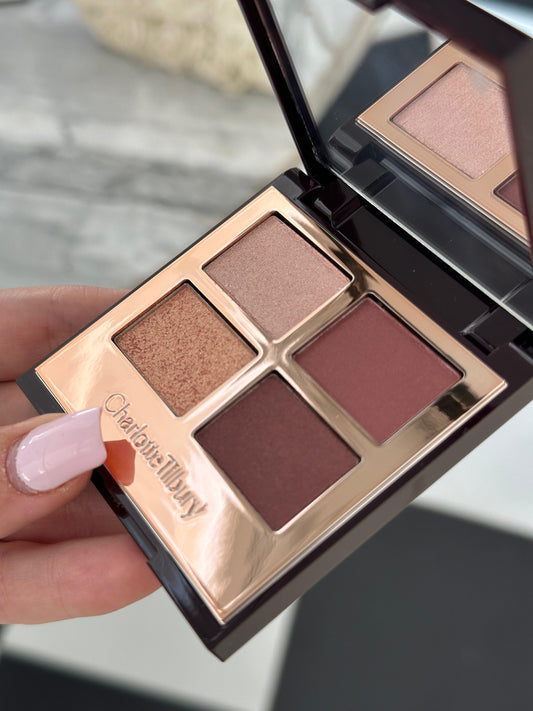 CHARLOTTE TILBURY Luxury Palette - The Vintage Vamp
Eyeshadow Palette With Red & Purple Shades