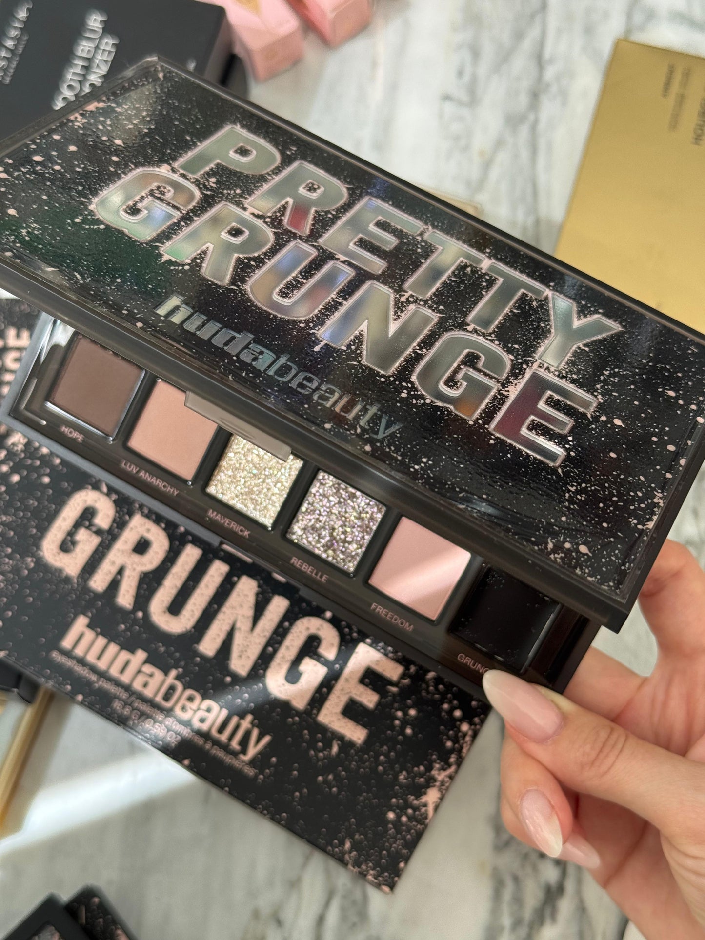 HUDA BEAUTY Pretty Grunge Eyeshadow Palette