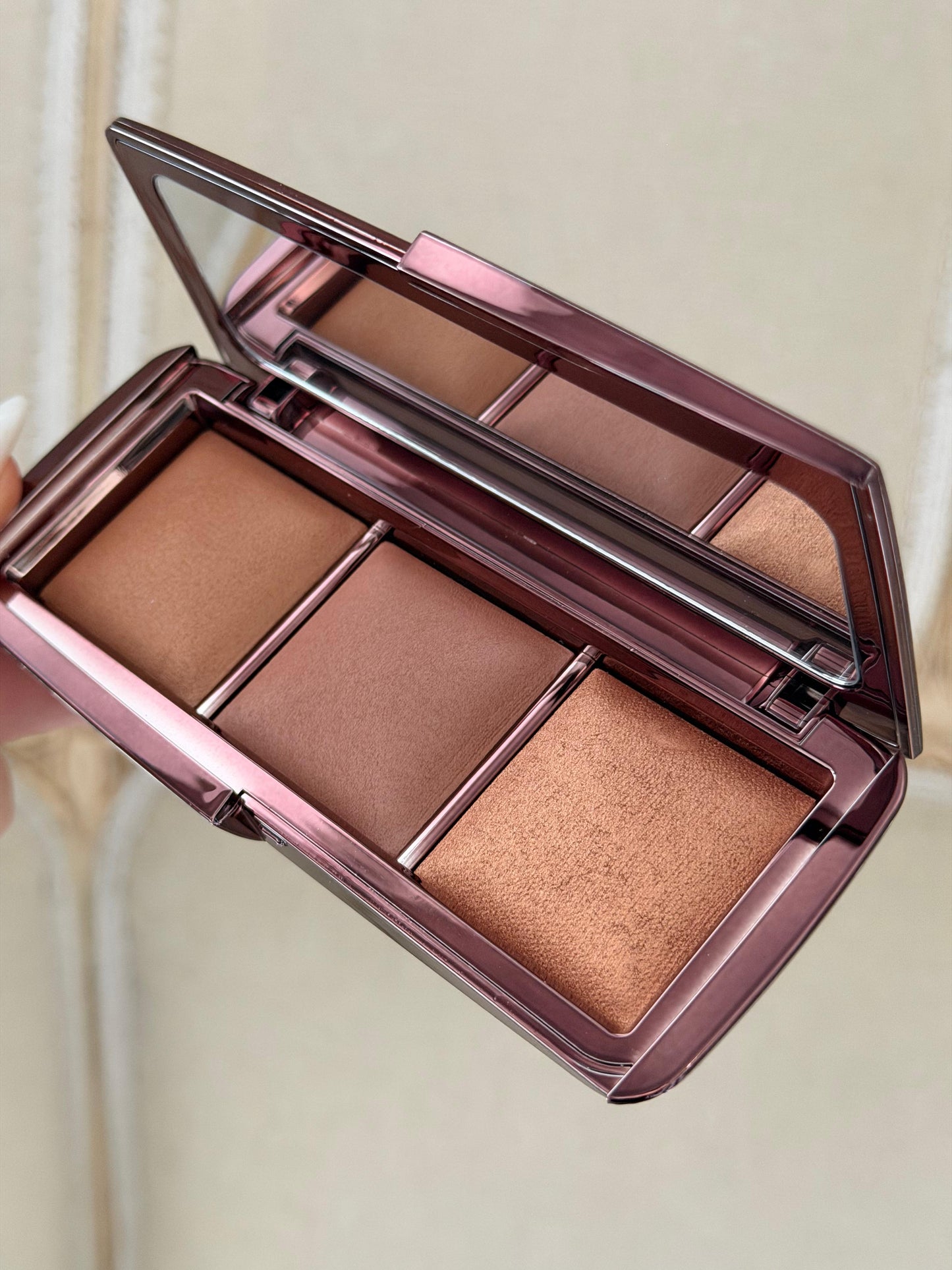 HOURGLASS Ambient Lighting Palette - Volume III