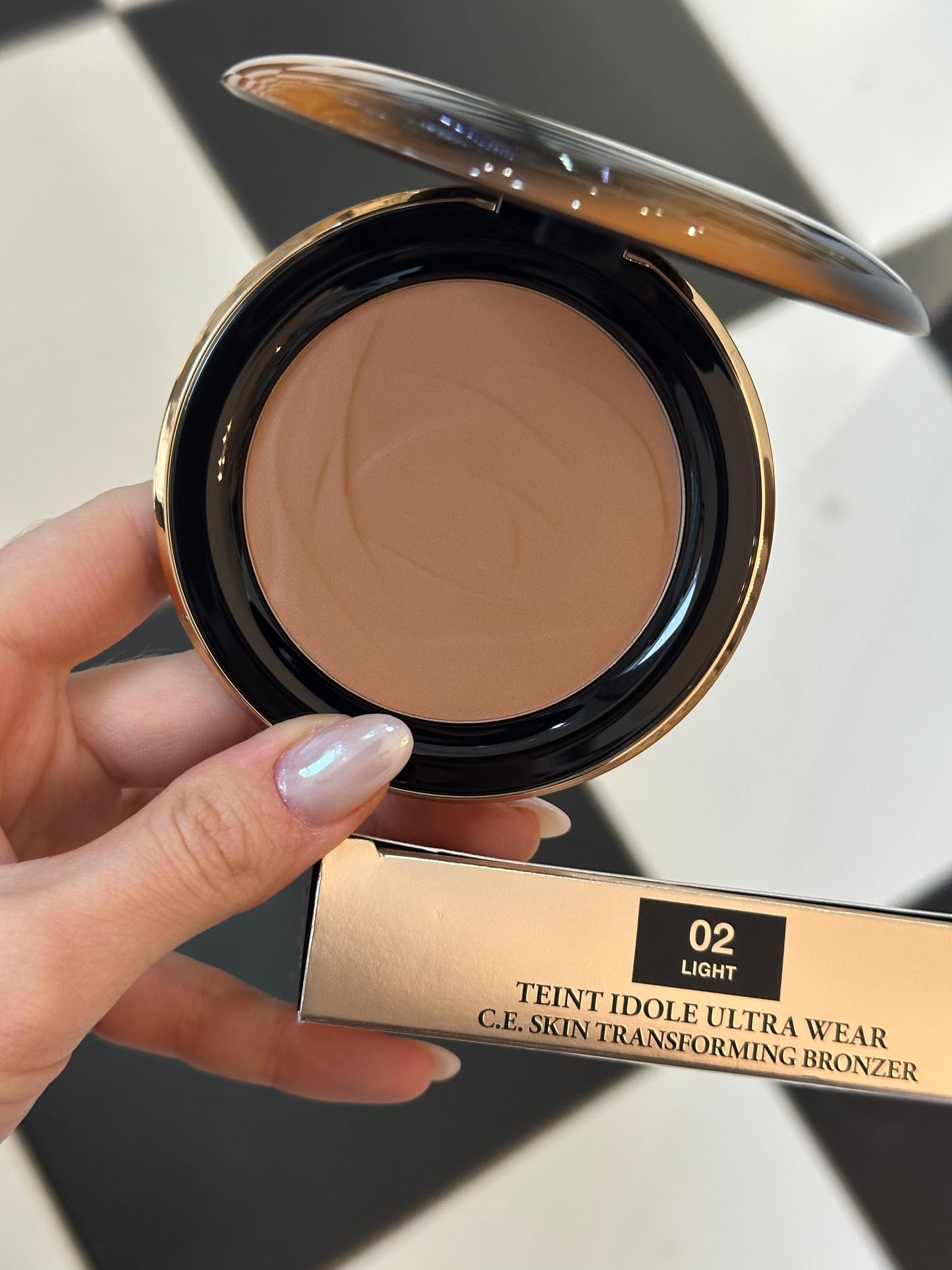 LANCOME Teint Idole Ultra Wear C.E Skin Transforming Bronzer (02)