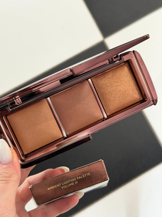 HOURGLASS Ambient Lighting Palette - Volume III