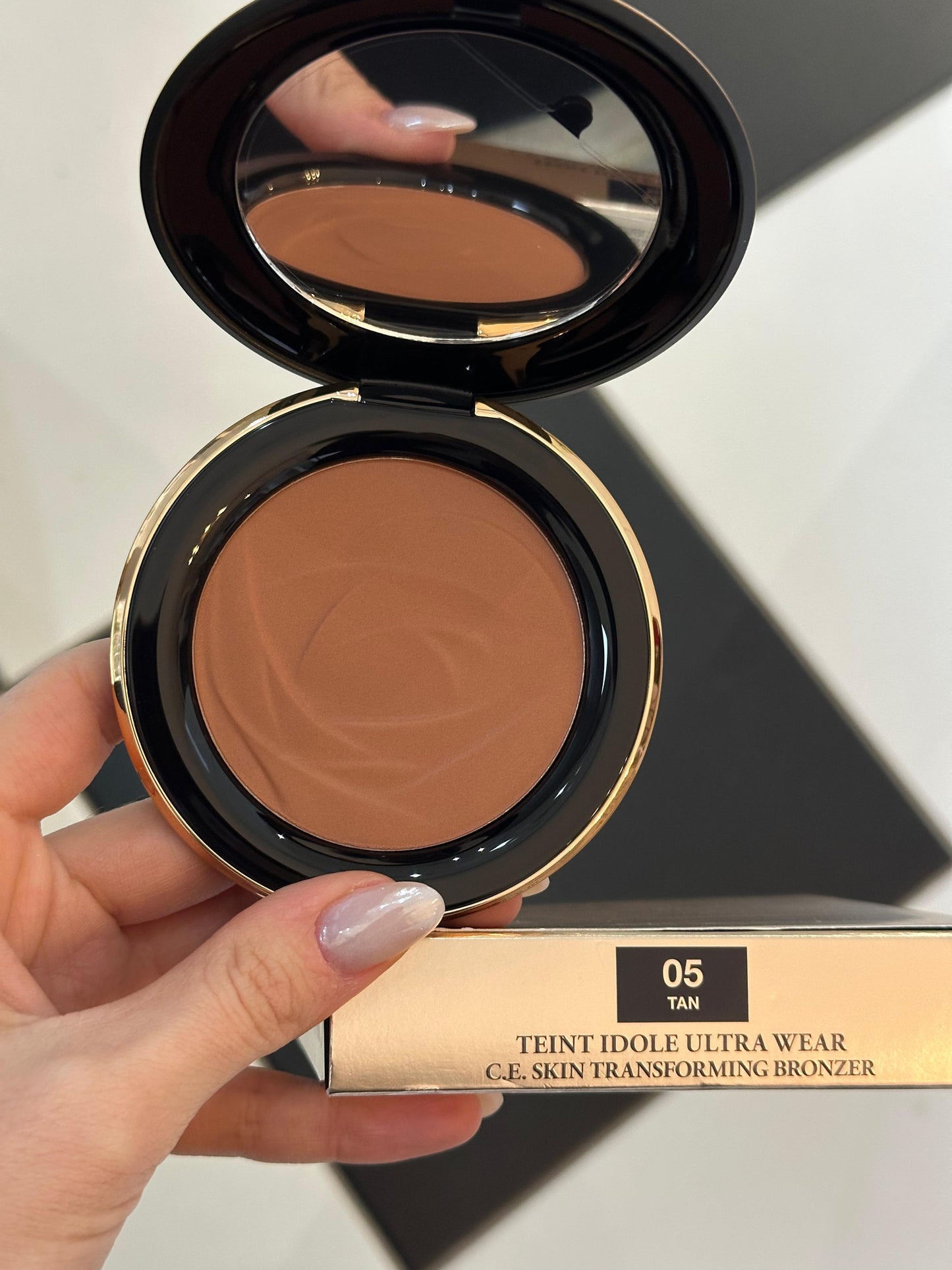 LANCOME Teint Idole Ultra Wear C.E Skin Transforming Bronzer (05)