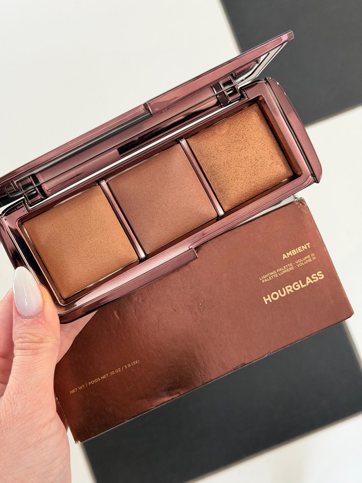 HOURGLASS Ambient Lighting Palette - Volume III