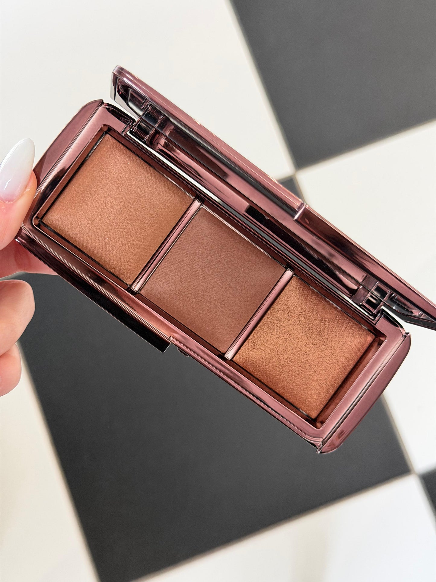 HOURGLASS Ambient Lighting Palette - Volume III