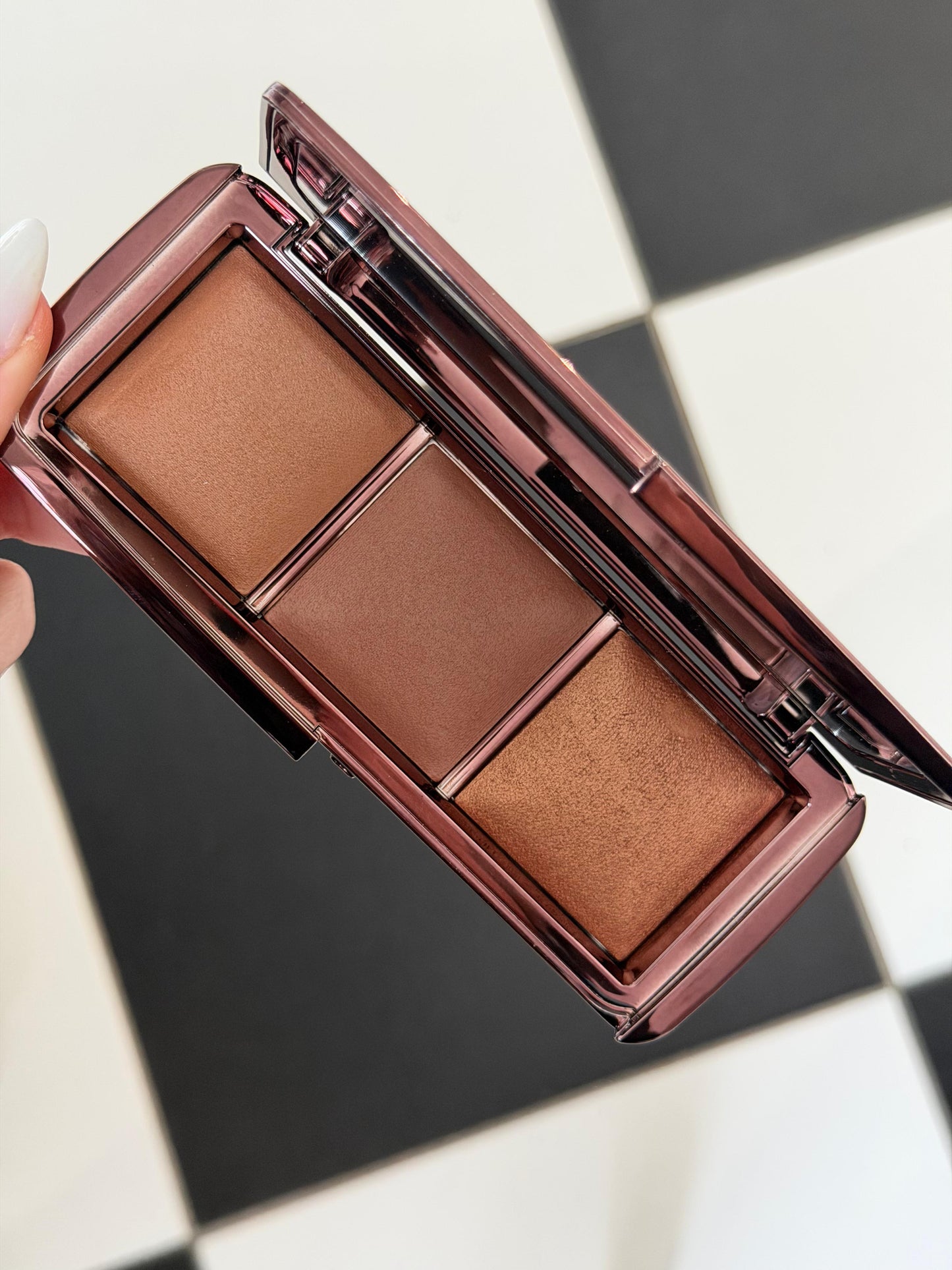 HOURGLASS Ambient Lighting Palette - Volume III