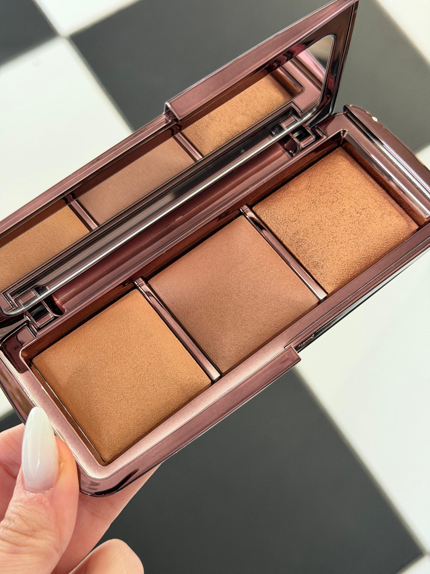 HOURGLASS Ambient Lighting Palette - Volume III