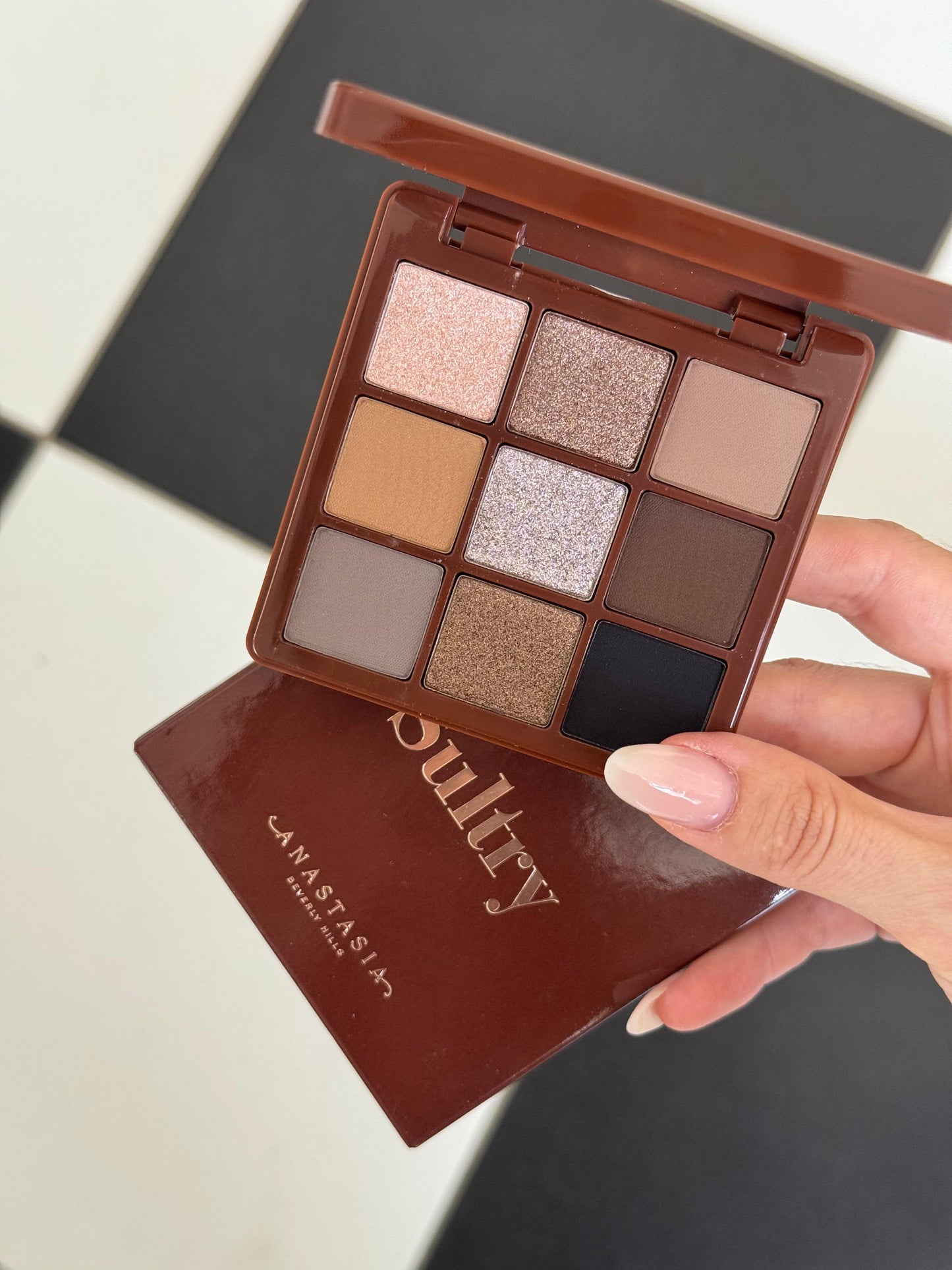 ANASTASIA BEVERLY HILLS
Sultry Eyeshadow Palette