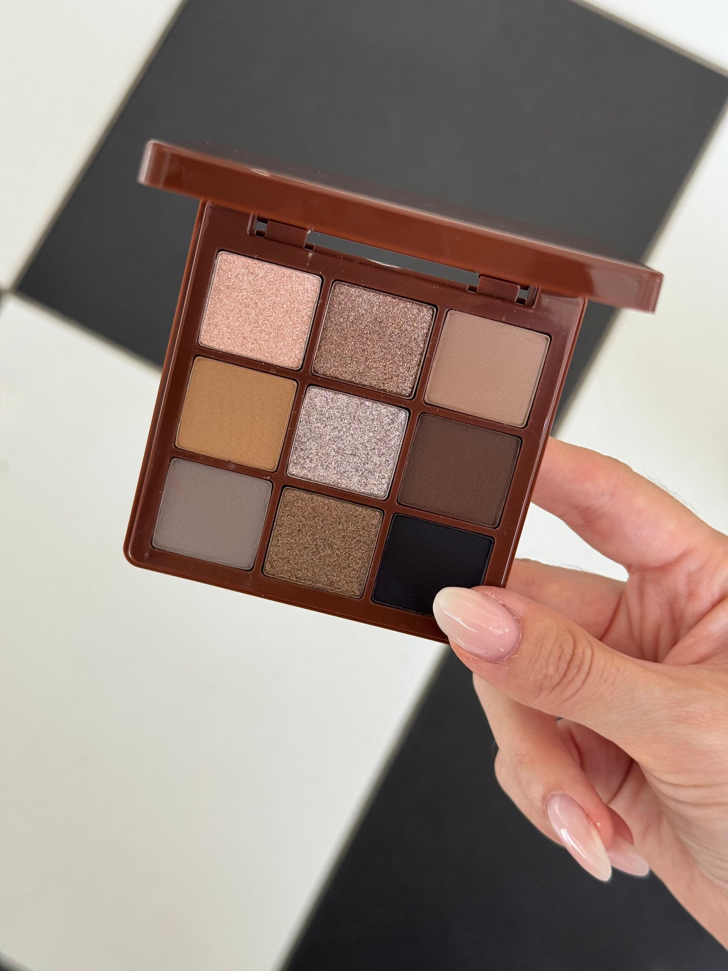 ANASTASIA BEVERLY HILLS
Sultry Eyeshadow Palette
