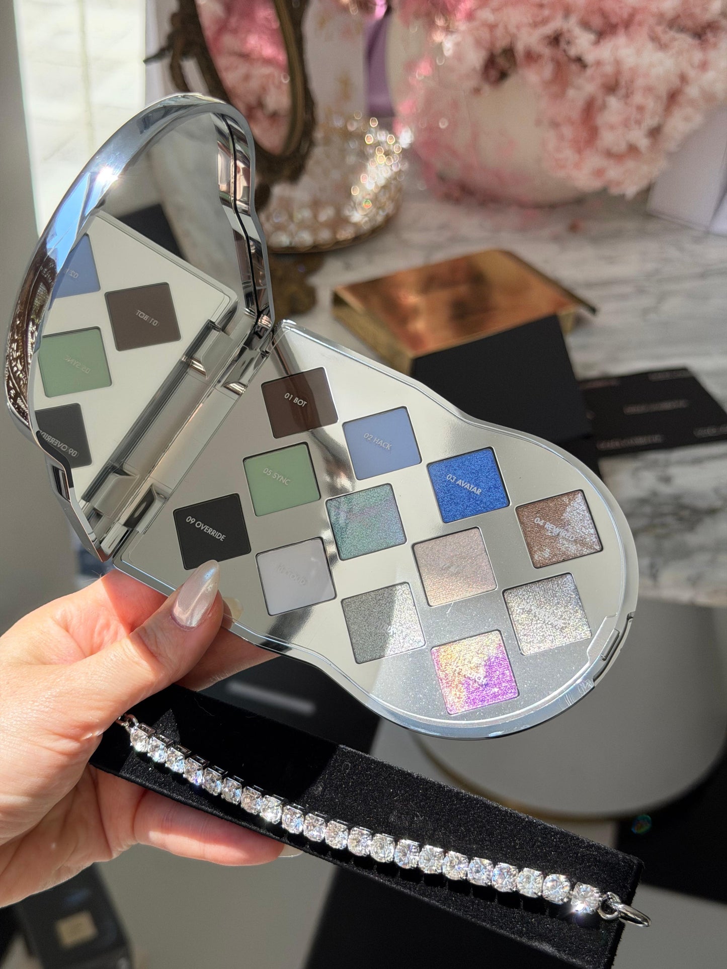 DOLCE&GABBANA Eye Dare You! Beyond
Multi-Finish Eyeshadow & Highlighter Palette