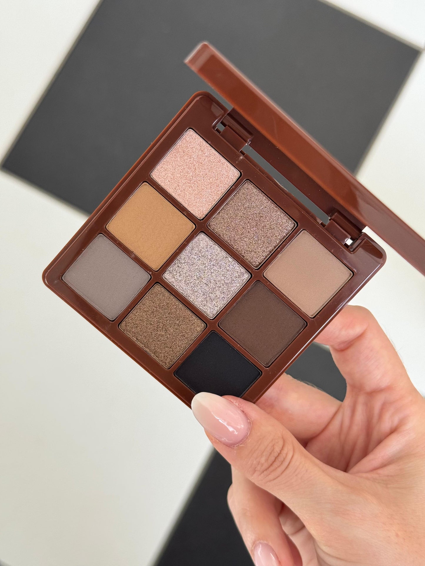 ANASTASIA BEVERLY HILLS
Sultry Eyeshadow Palette