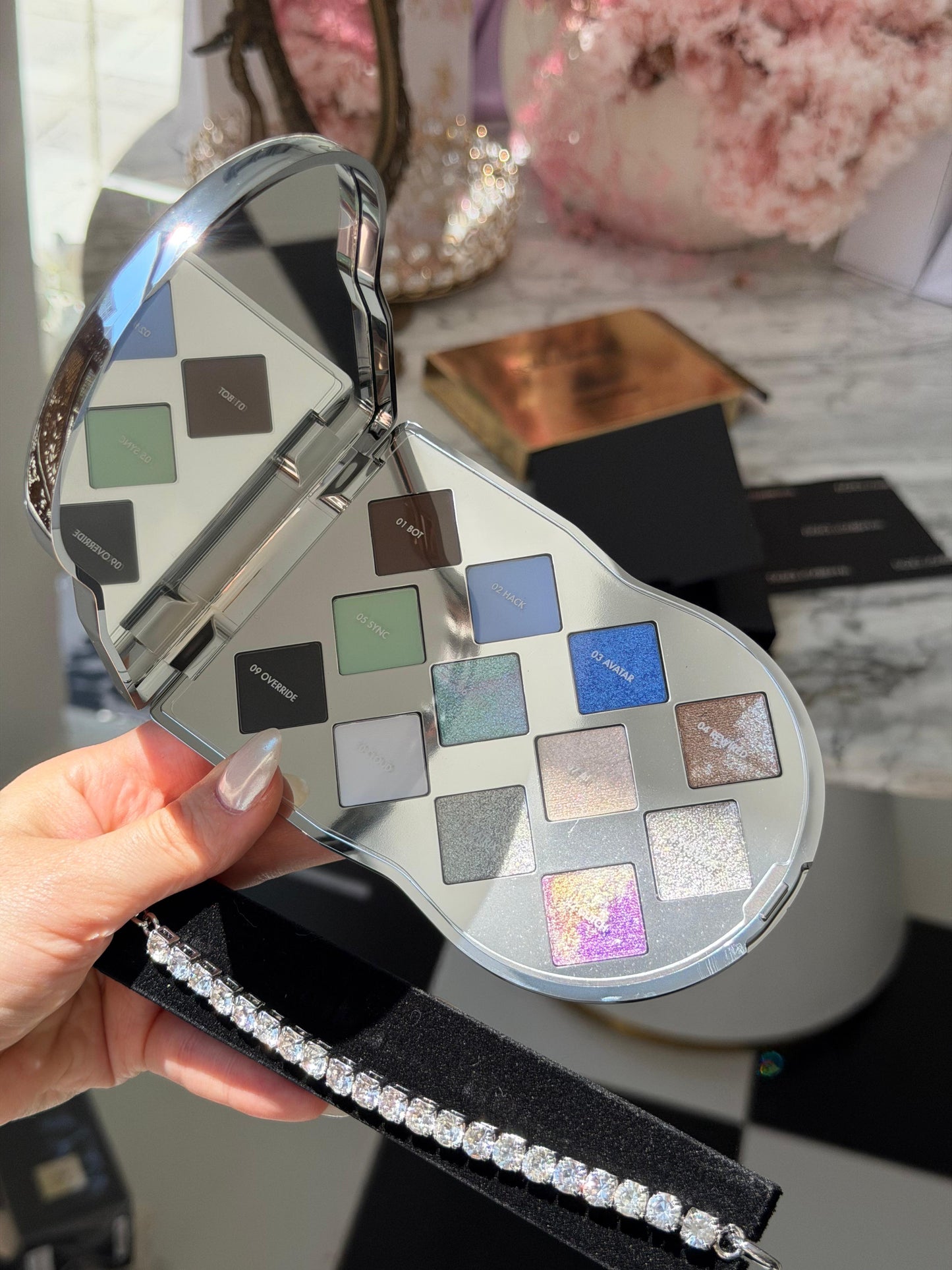 DOLCE&GABBANA Eye Dare You! Beyond
Multi-Finish Eyeshadow & Highlighter Palette