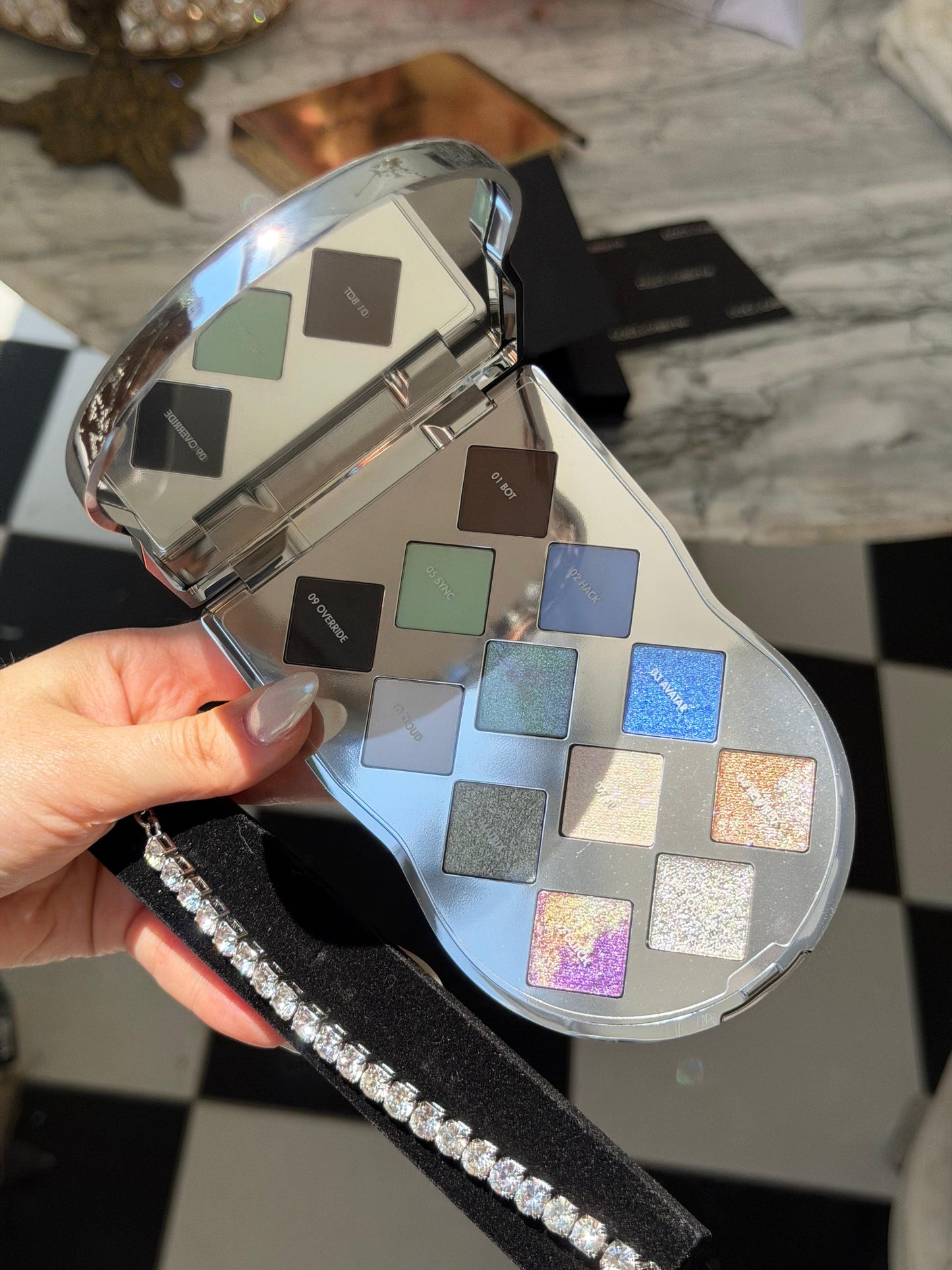 DOLCE&GABBANA Eye Dare You! Beyond
Multi-Finish Eyeshadow & Highlighter Palette