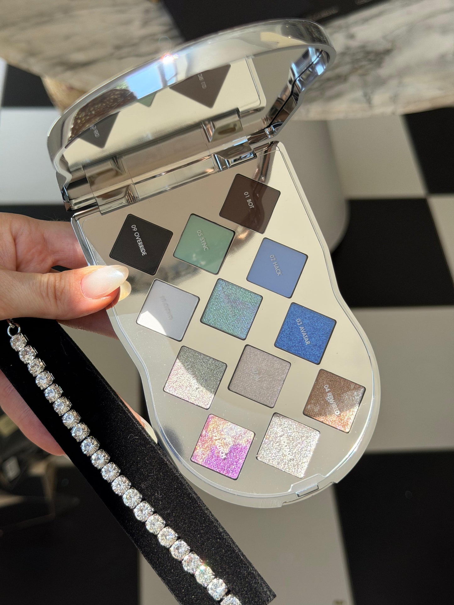 DOLCE&GABBANA Eye Dare You! Beyond
Multi-Finish Eyeshadow & Highlighter Palette