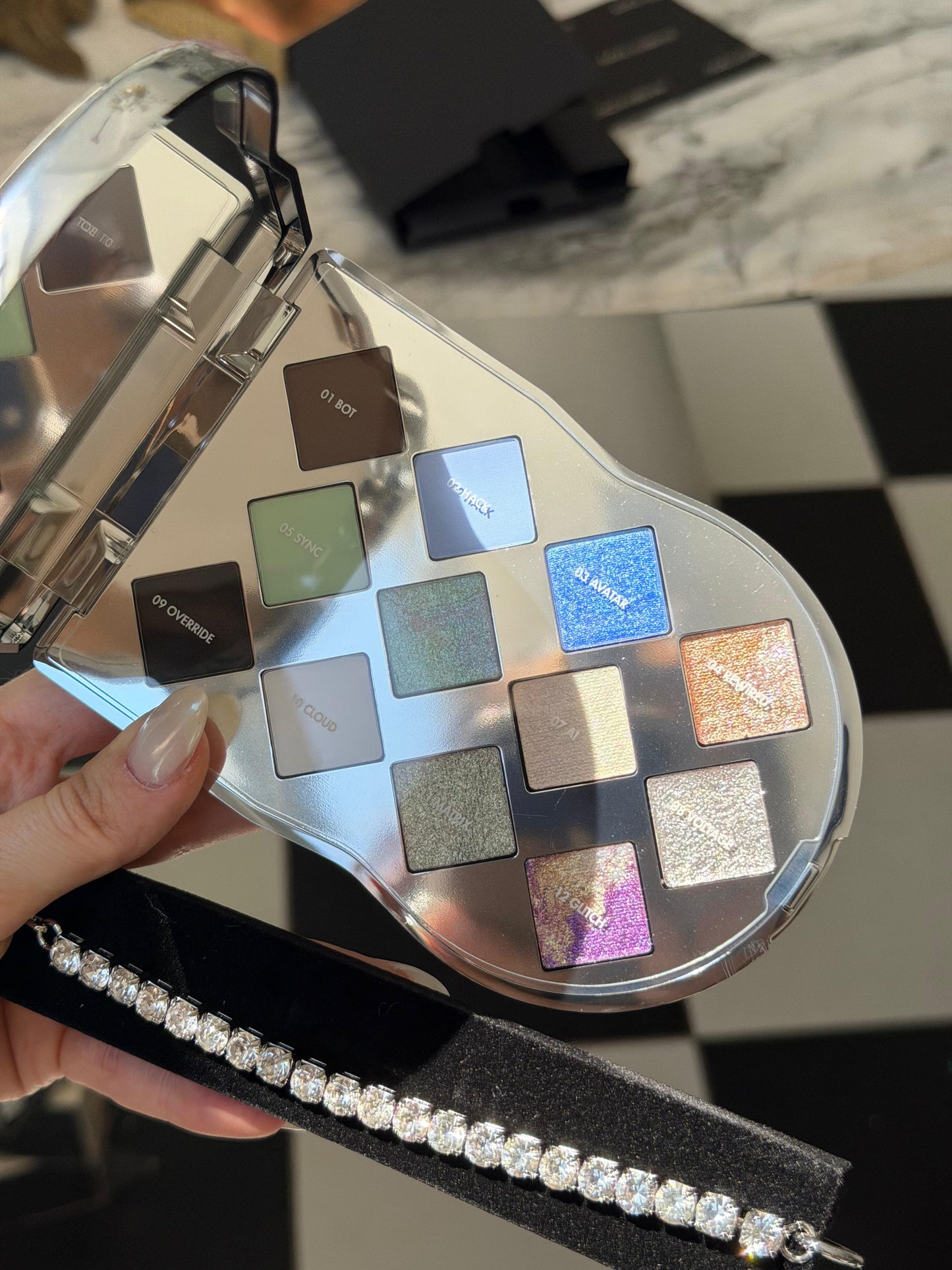DOLCE&GABBANA Eye Dare You! Beyond
Multi-Finish Eyeshadow & Highlighter Palette