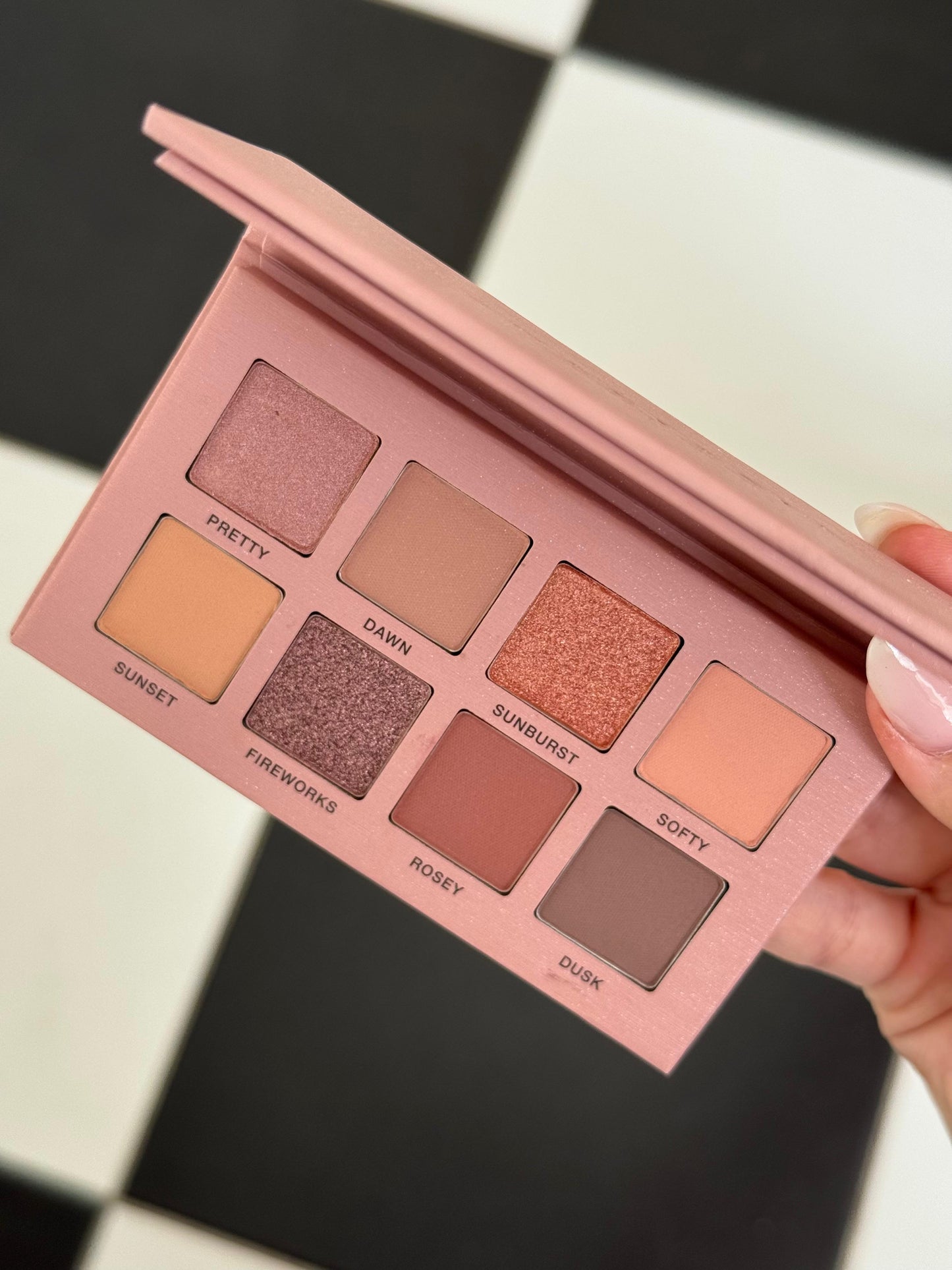ANASTASIA BEVERLY HILLS Glam To Go
- All In One Mini Palette