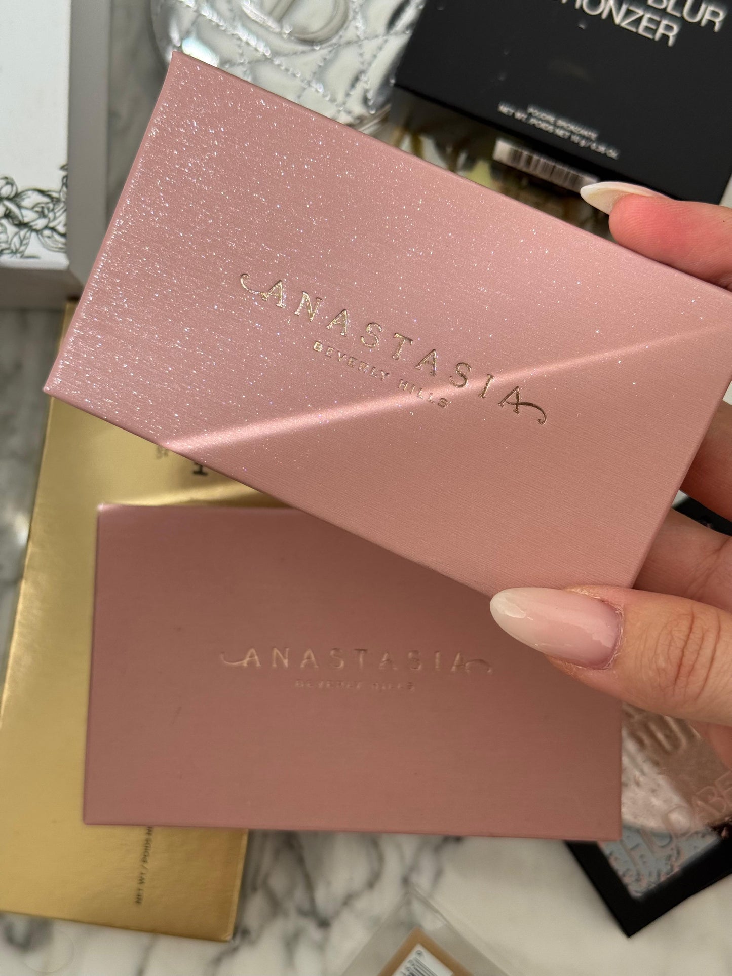 ANASTASIA BEVERLY HILLS Glam To Go
- All In One Mini Palette