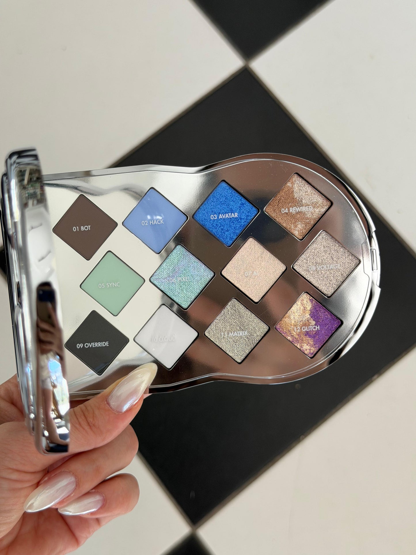 DOLCE&GABBANA Eye Dare You! Beyond
Multi-Finish Eyeshadow & Highlighter Palette