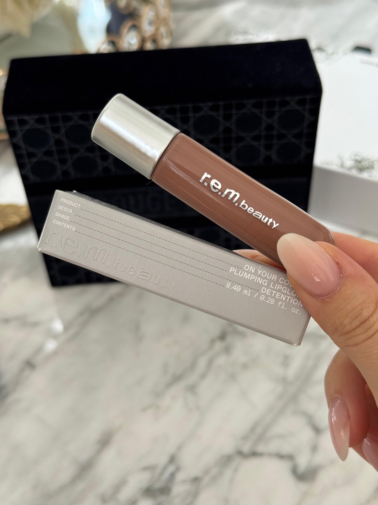 REM BEAUTY On Your Collar Plumping Lipgloss - Detention