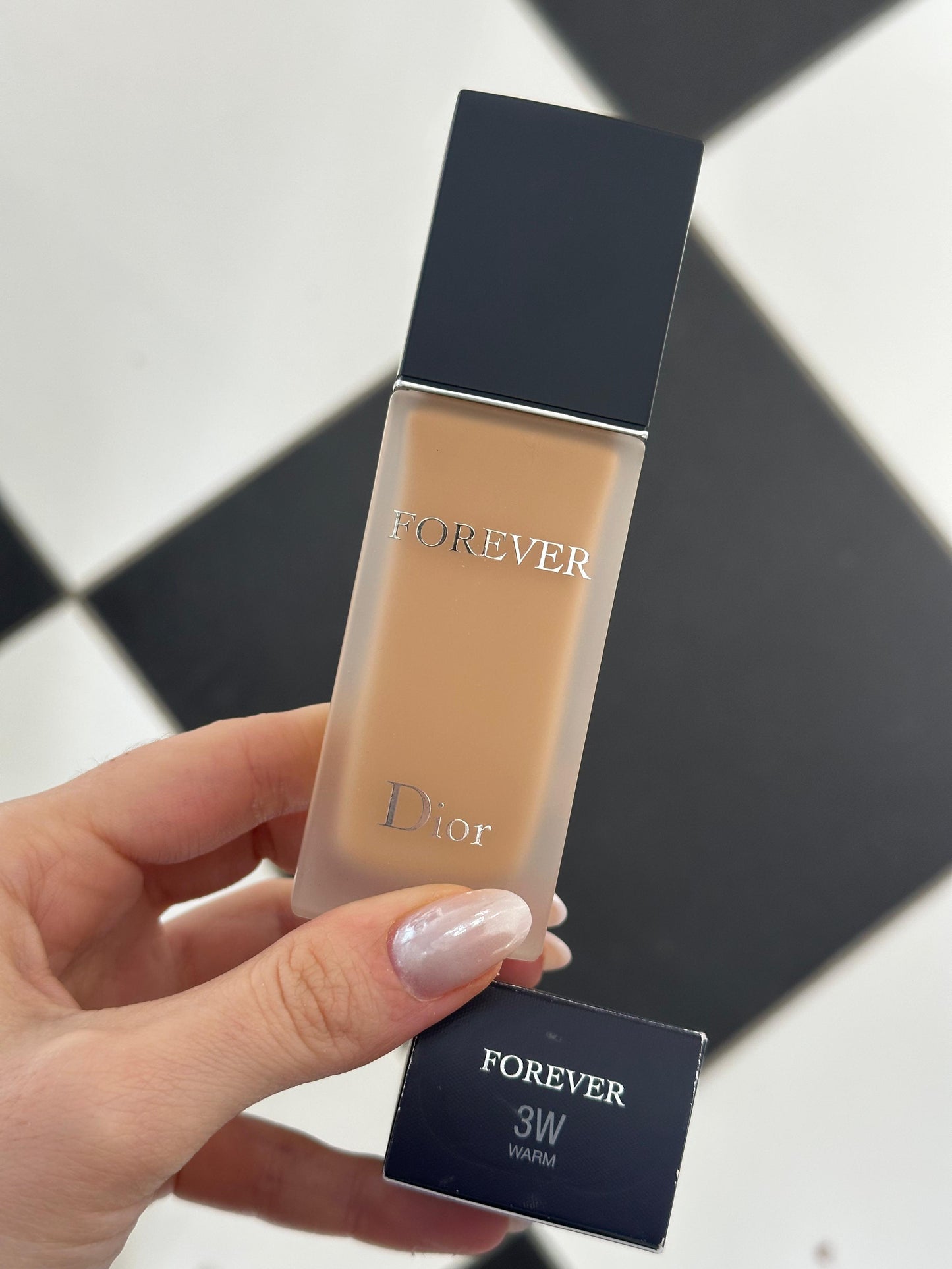 DIOR Forever
Clean Matte Foundation 24h Wear - No Transfer, Concentrated in Skincare