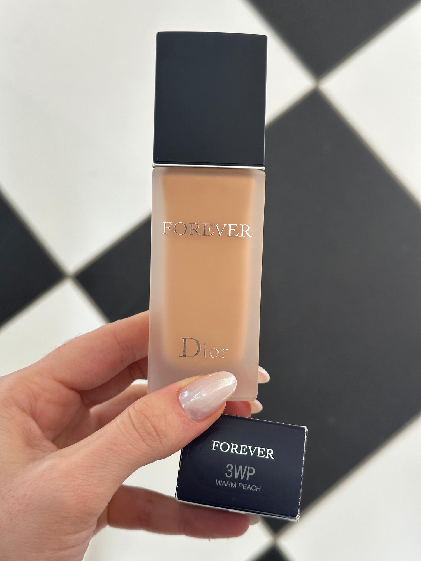 DIOR Forever
Clean Matte Foundation 24h Wear - No Transfer, Concentrated in Skincare