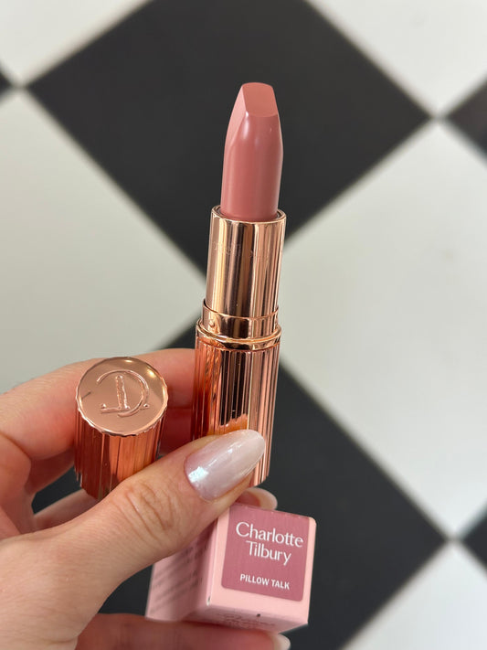 CHARLOTTE TILBURY Pillow Talk
Matte Revolution Long-Lasting Lipstick