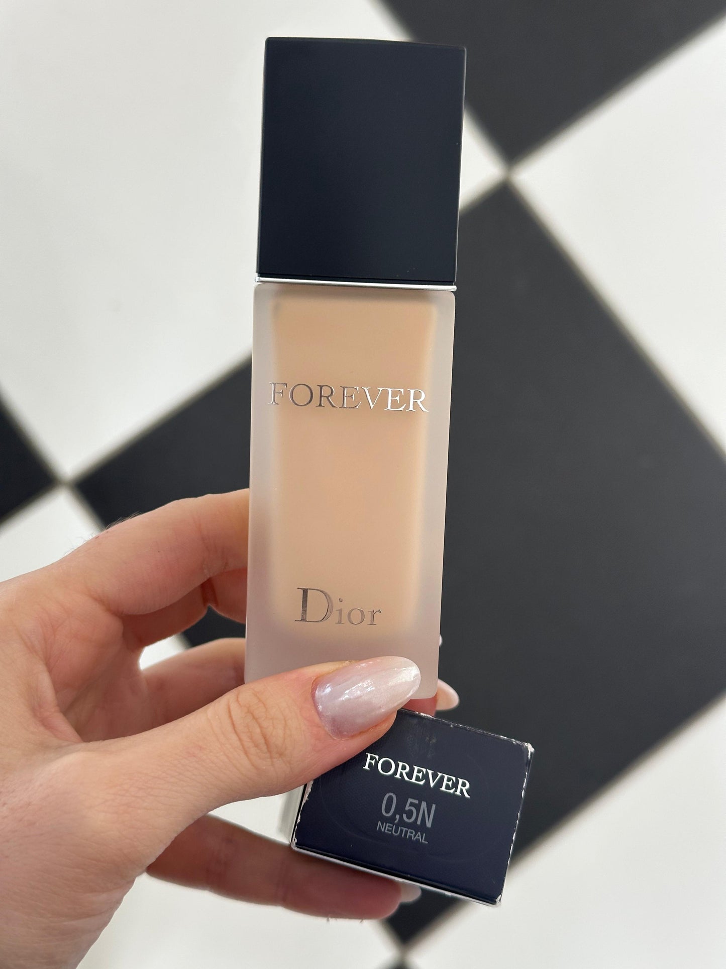 DIOR Forever
Clean Matte Foundation 24h Wear - No Transfer, Concentrated in Skincare