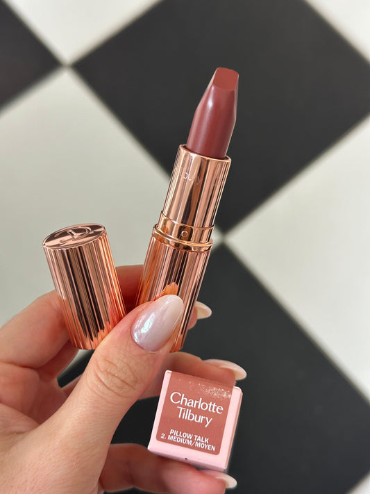 CHARLOTTE TILBURY Pillow Talk Medium
Matte Revolution Long-Lasting Lipstick