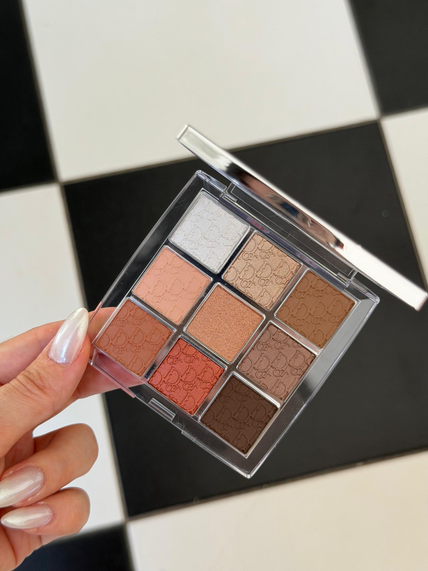 DIOR Backstage Eye Palette (001)
Eye Palette - Multi-Finish Ultra Pigmented Eyeshadows