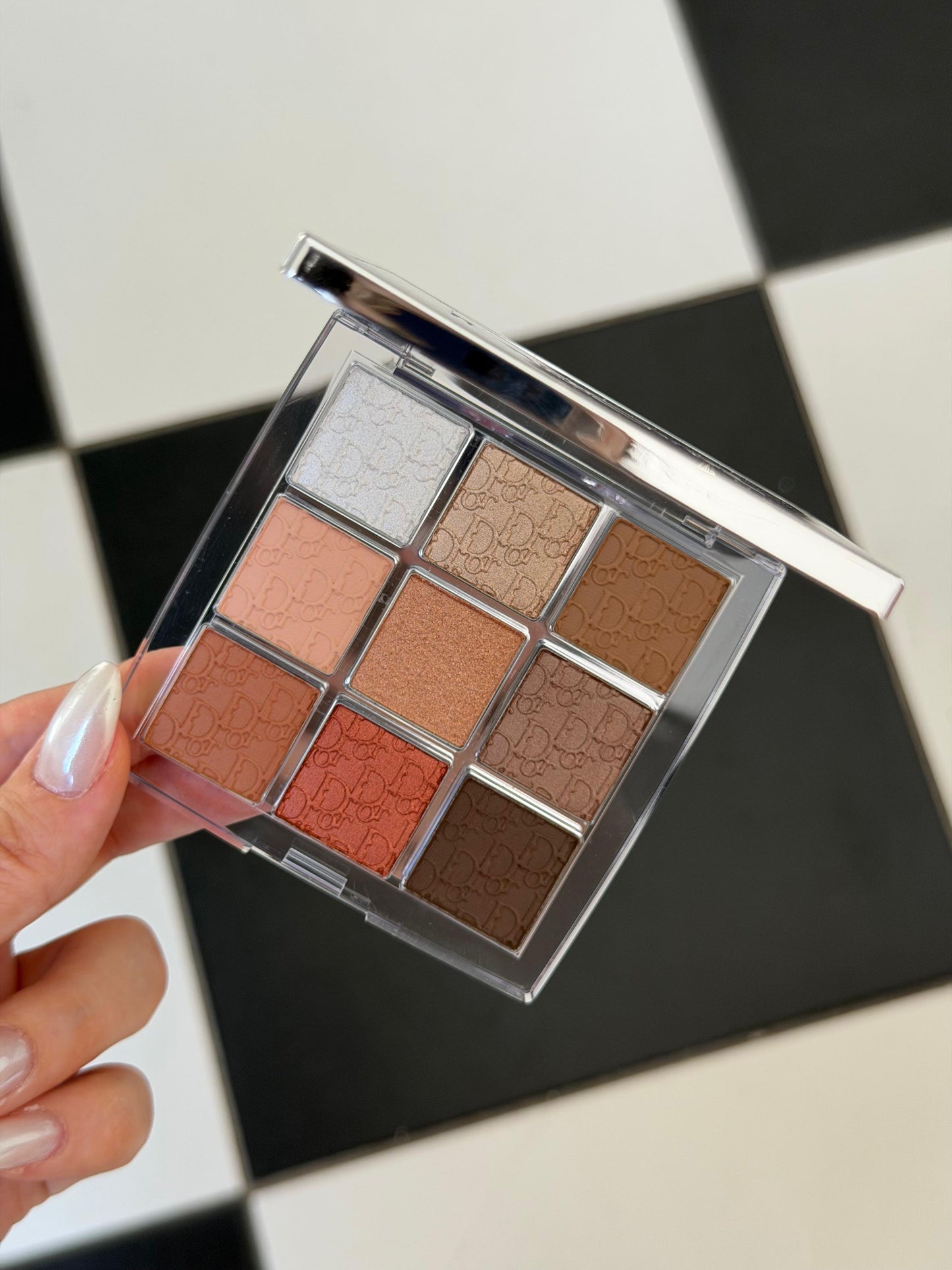 DIOR Backstage Eye Palette (001)
Eye Palette - Multi-Finish Ultra Pigmented Eyeshadows