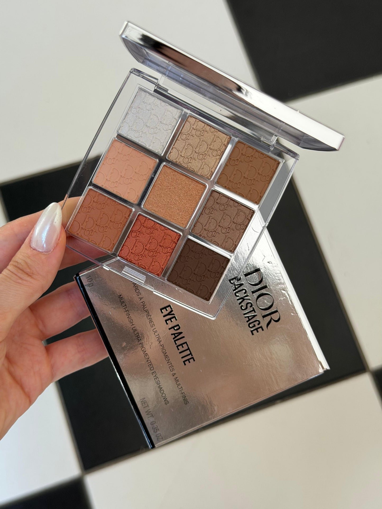 DIOR Backstage Eye Palette (001)
Eye Palette - Multi-Finish Ultra Pigmented Eyeshadows