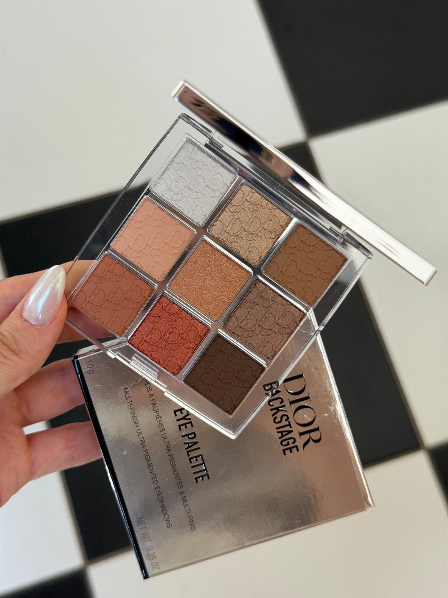 DIOR Backstage Eye Palette (001)
Eye Palette - Multi-Finish Ultra Pigmented Eyeshadows