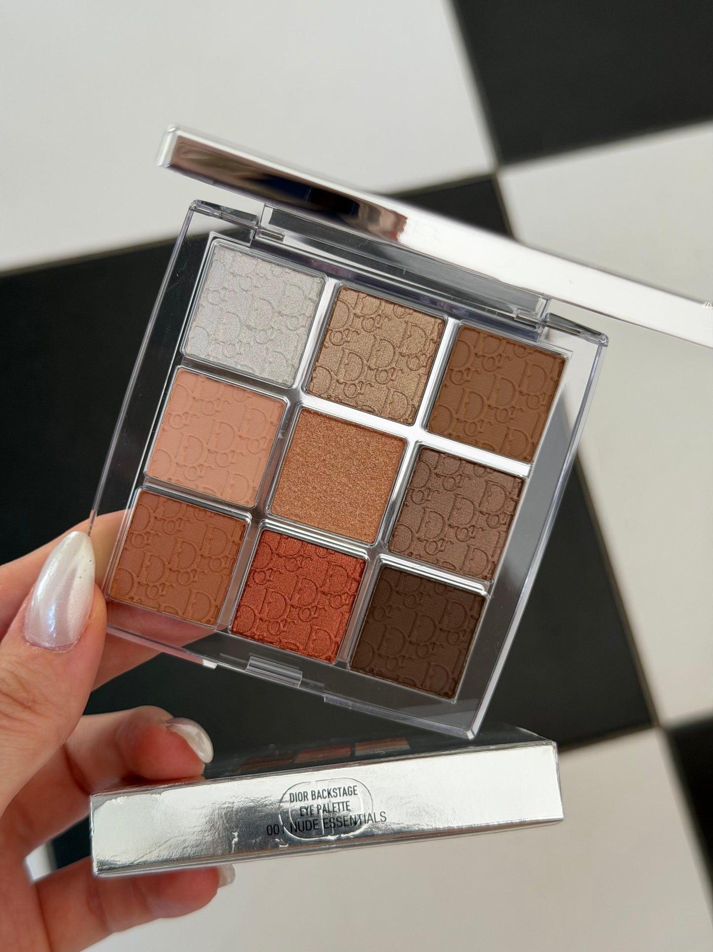 DIOR Backstage Eye Palette (001)
Eye Palette - Multi-Finish Ultra Pigmented Eyeshadows