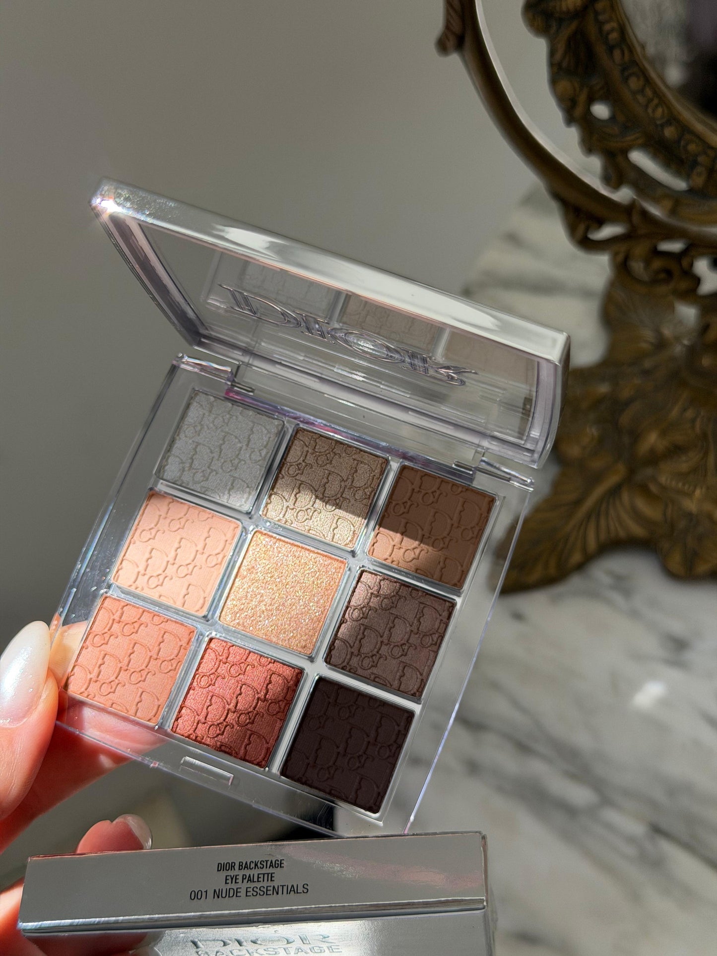 DIOR Backstage Eye Palette (001)
Eye Palette - Multi-Finish Ultra Pigmented Eyeshadows