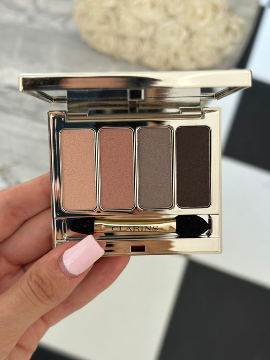 CLARINS
Palette 4 Couleur Eyeshadow Palette Smoothin & Long-Lasting